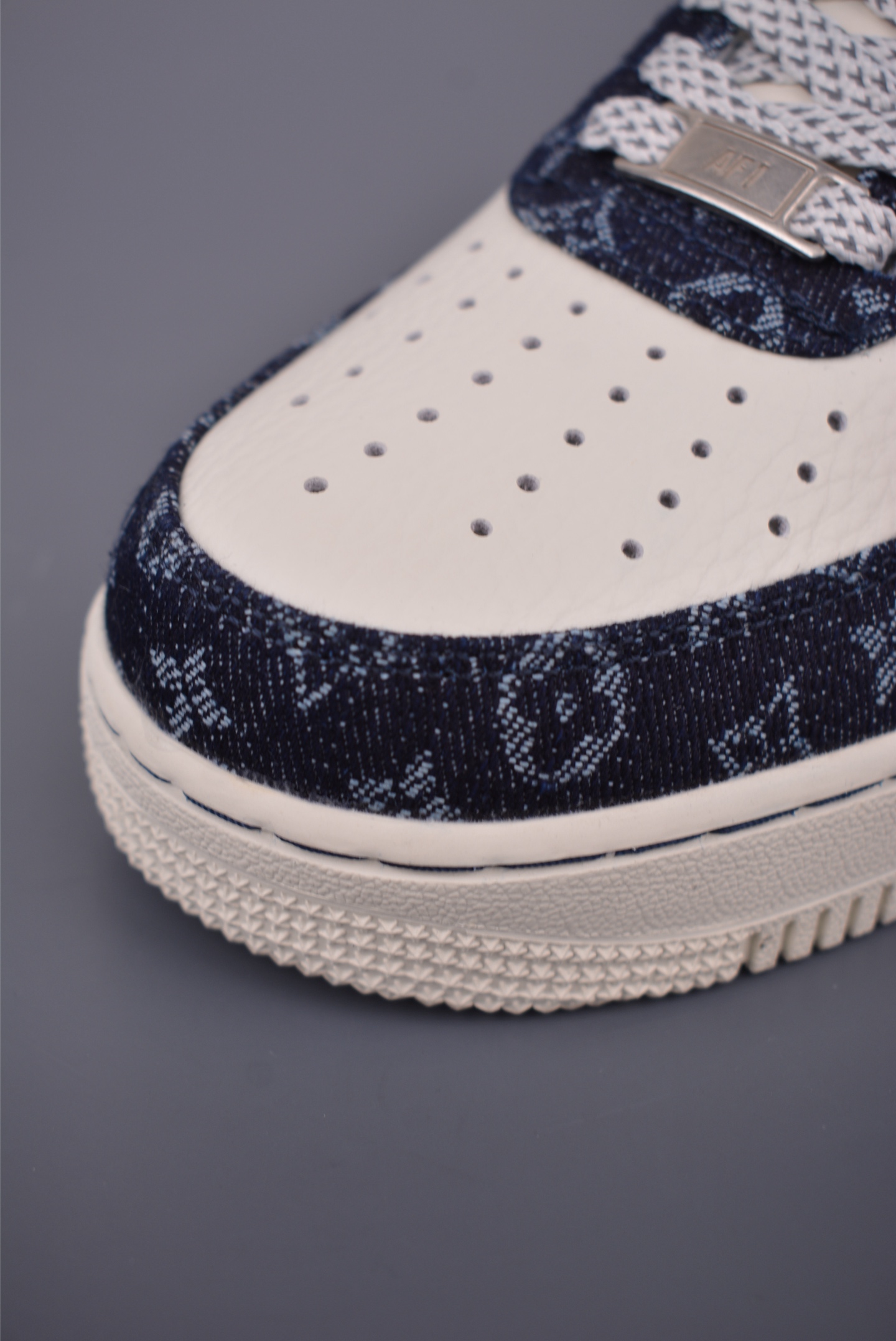 Nike Air Force 1 Low Louis Vuitton Sneakers - Limited Edition 7 i1755035267906 1012 0 5