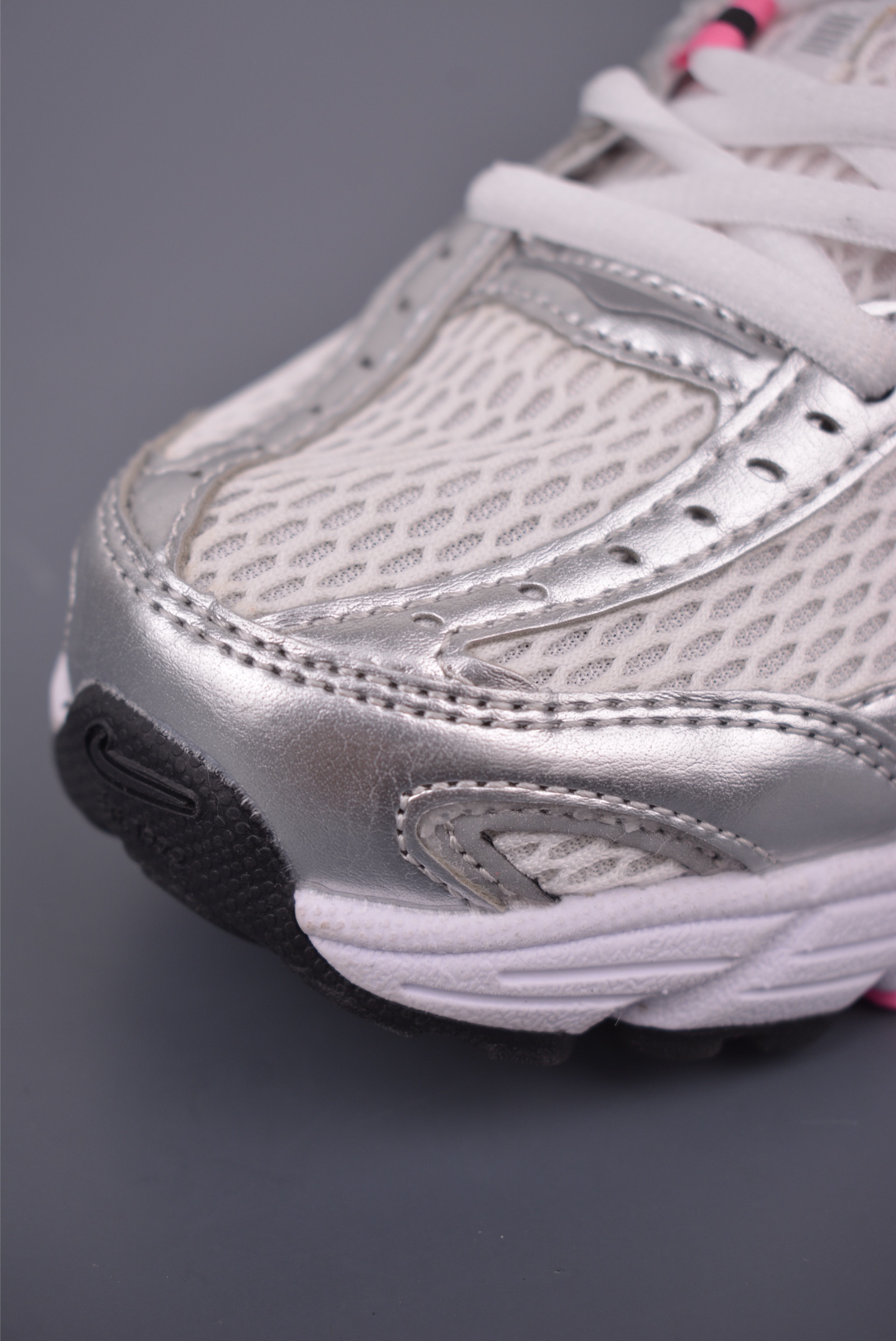 Nike Air Max Moto 2K Women's Running Shoes - White/Pink 6 i1755035400983 2276 0 5