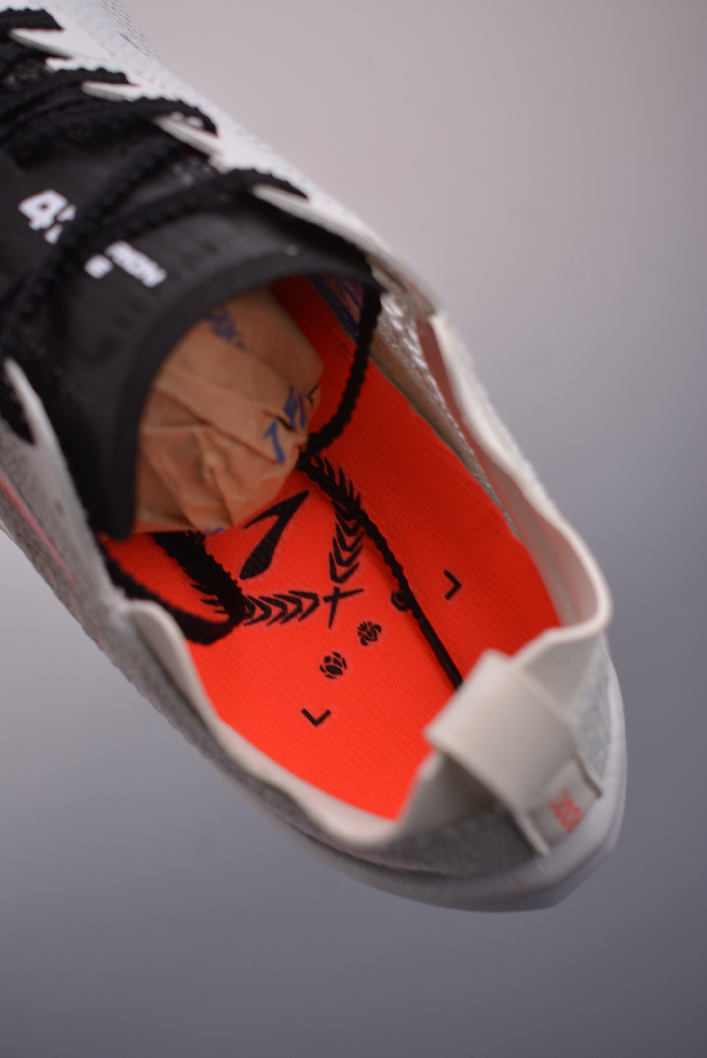 Brooks Hyperion Elite 4: Ultra-Lightweight Running Shoes for Optimal Performance 9 i1755035456317 7699 0 8