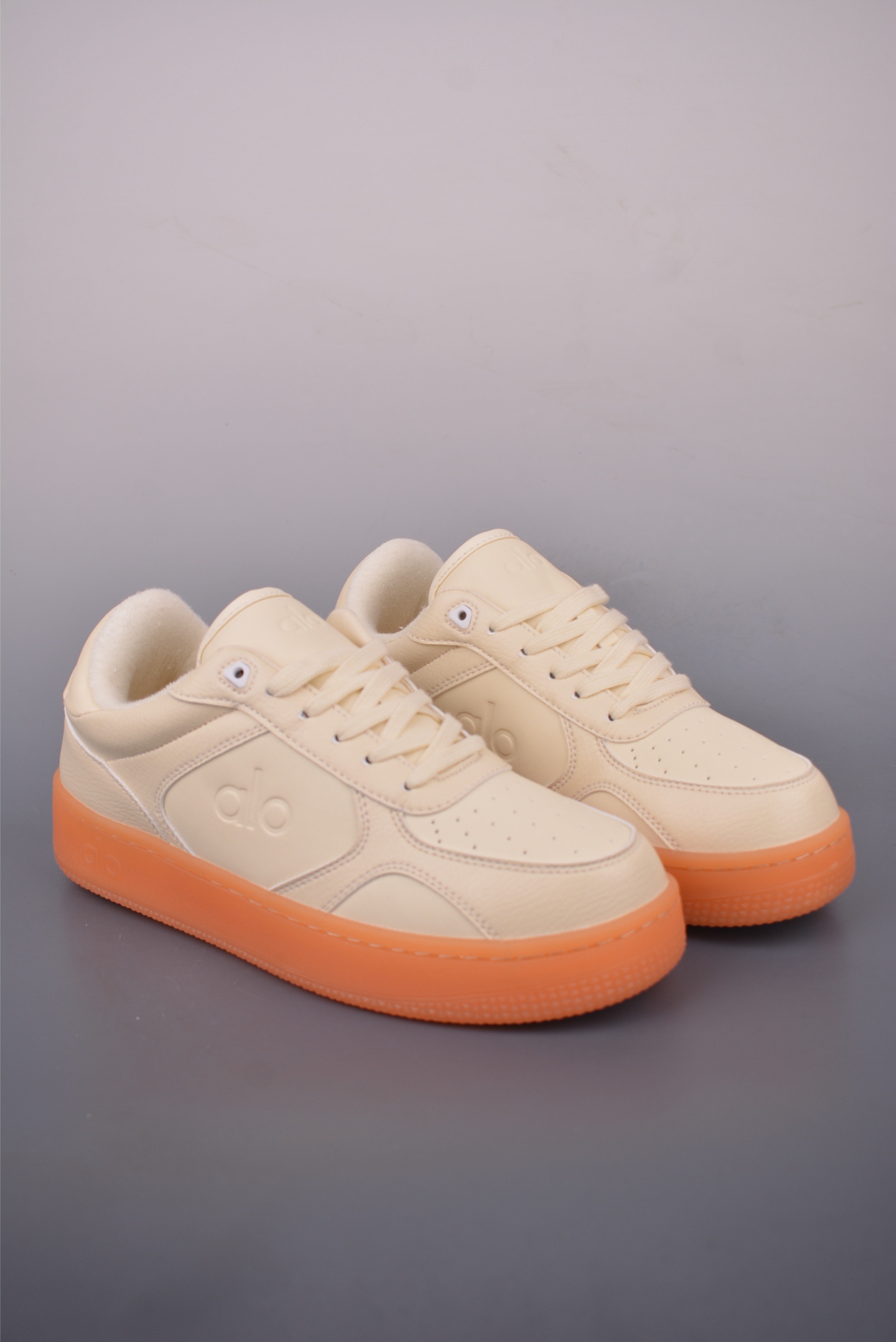 Alo Yoga Recovery Mode Low-Top Sneakers - Comfortable, Durable, and Stylish 2 i1755035531739 9649 0 0