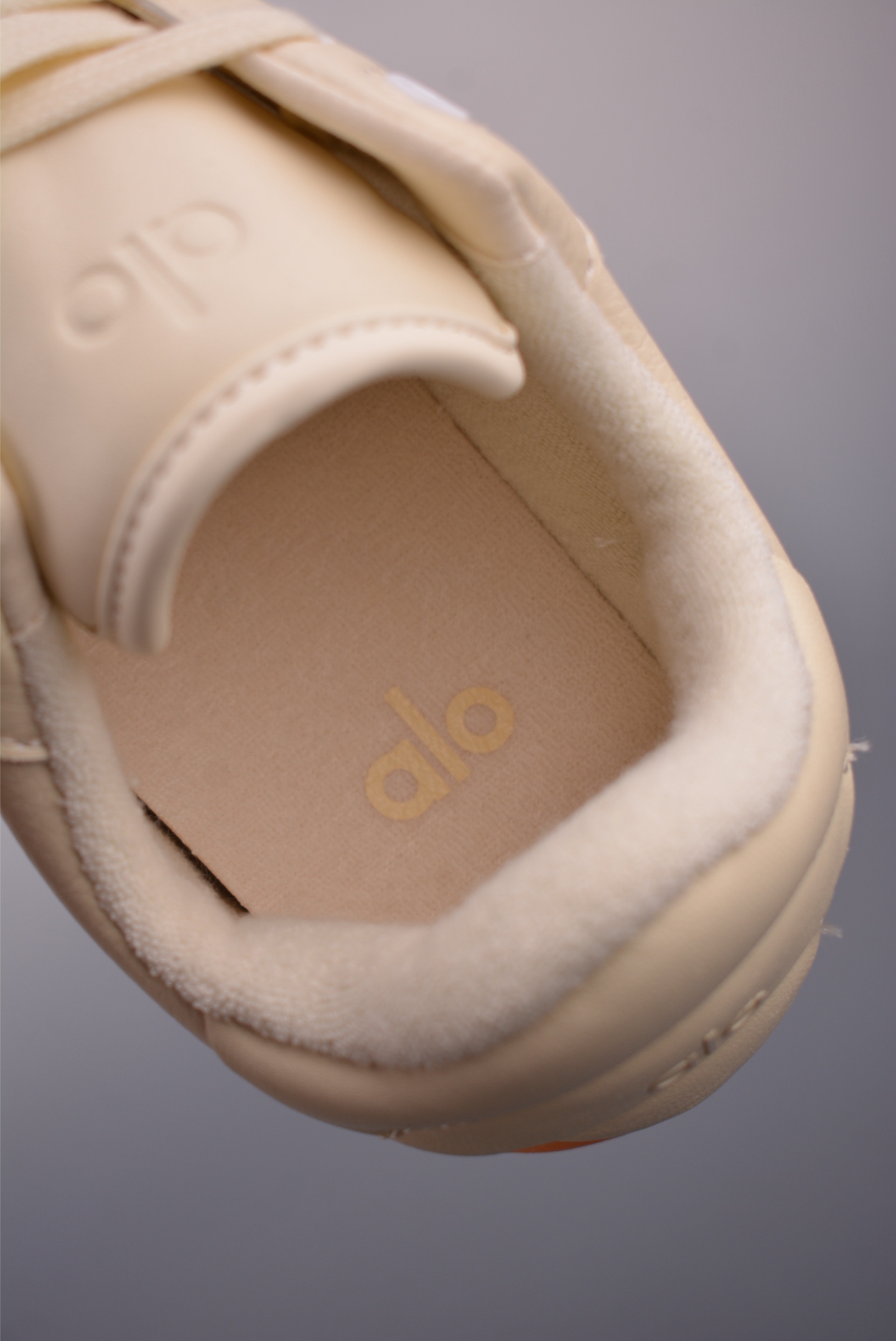 Alo Yoga Recovery Mode Low-Top Sneakers - Comfortable, Durable, and Stylish 10 i1755035531778 3971 0 8