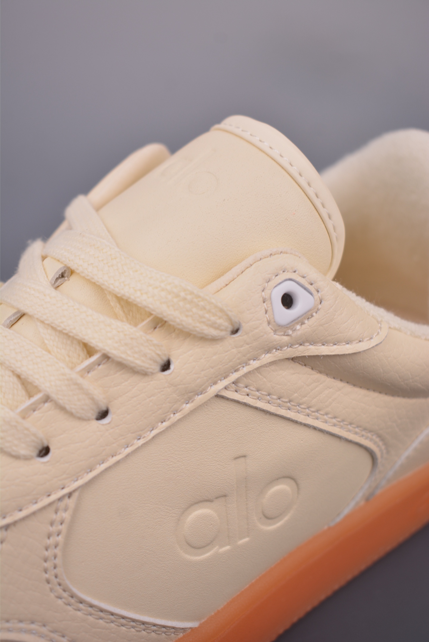 Alo Yoga Recovery Mode Low-Top Sneakers - Comfortable, Durable, and Stylish 8 i1755035531802 7124 0 6