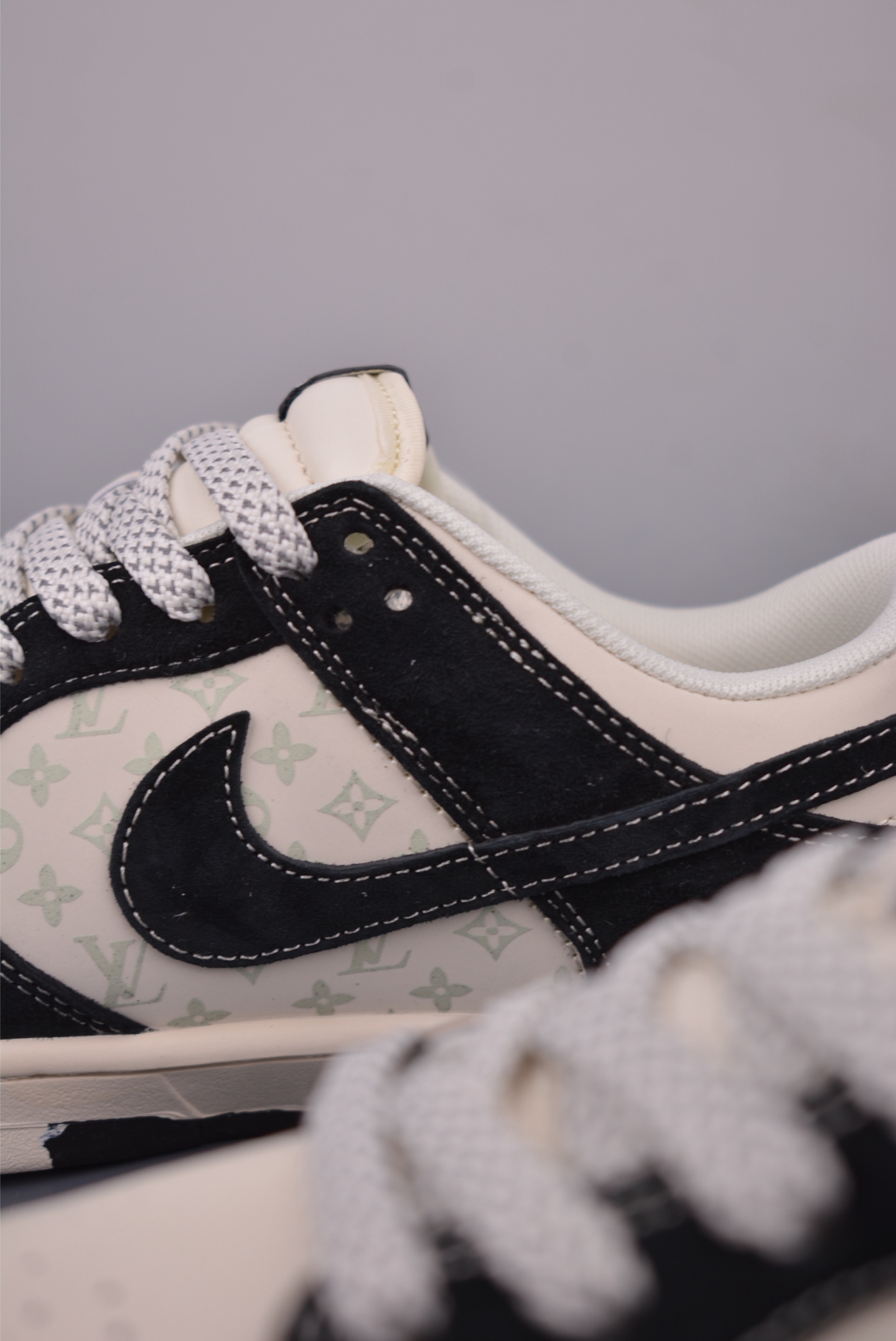 Nike SB Dunk Low Louis Vuitton Collab, Original Top Layer Material 9 i1755036148850 4925 0 7