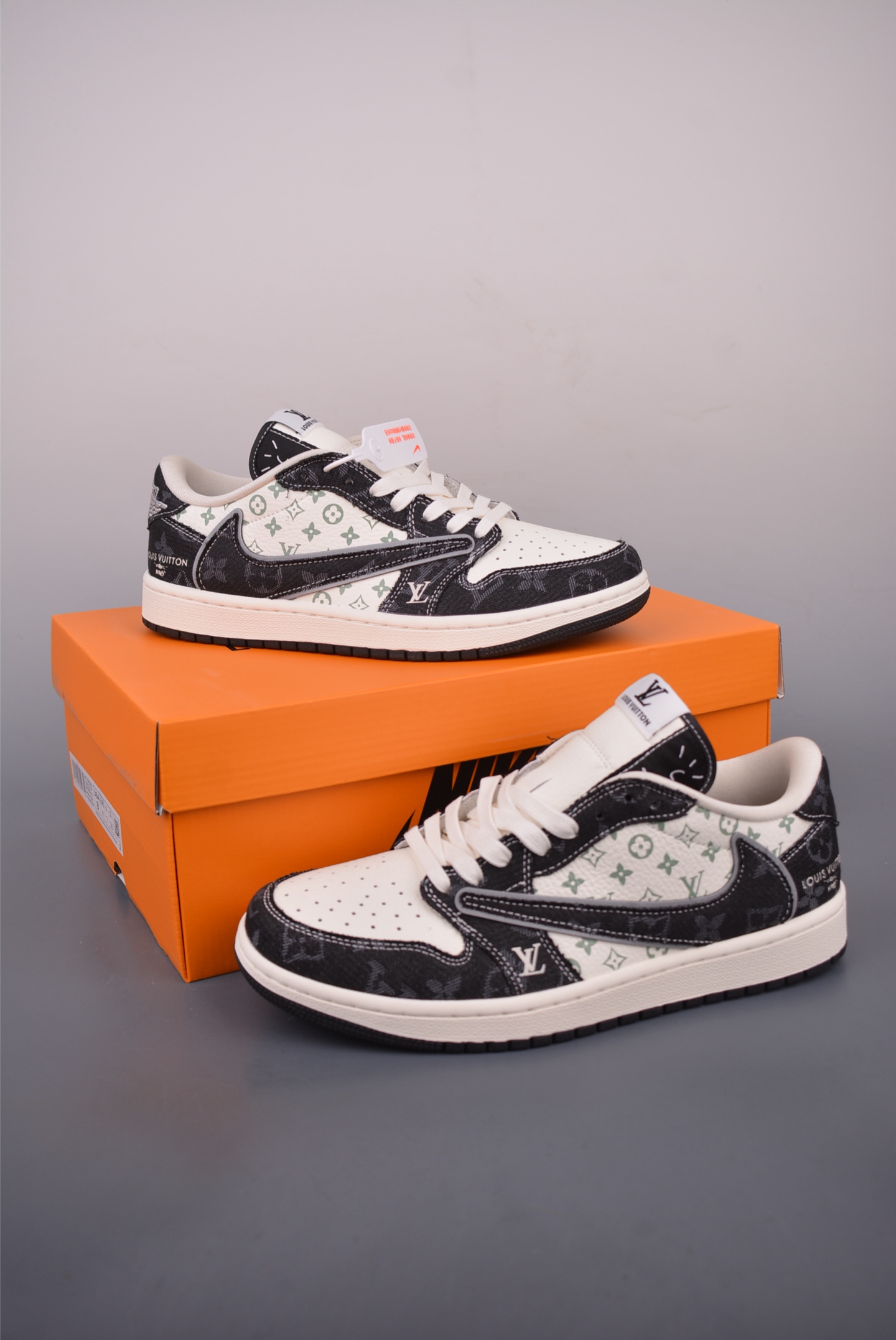 Louis Vuitton Black/White Monogram Low Top Sneakers Casual Shoes for Men 6 i1755036381729 60 0 4