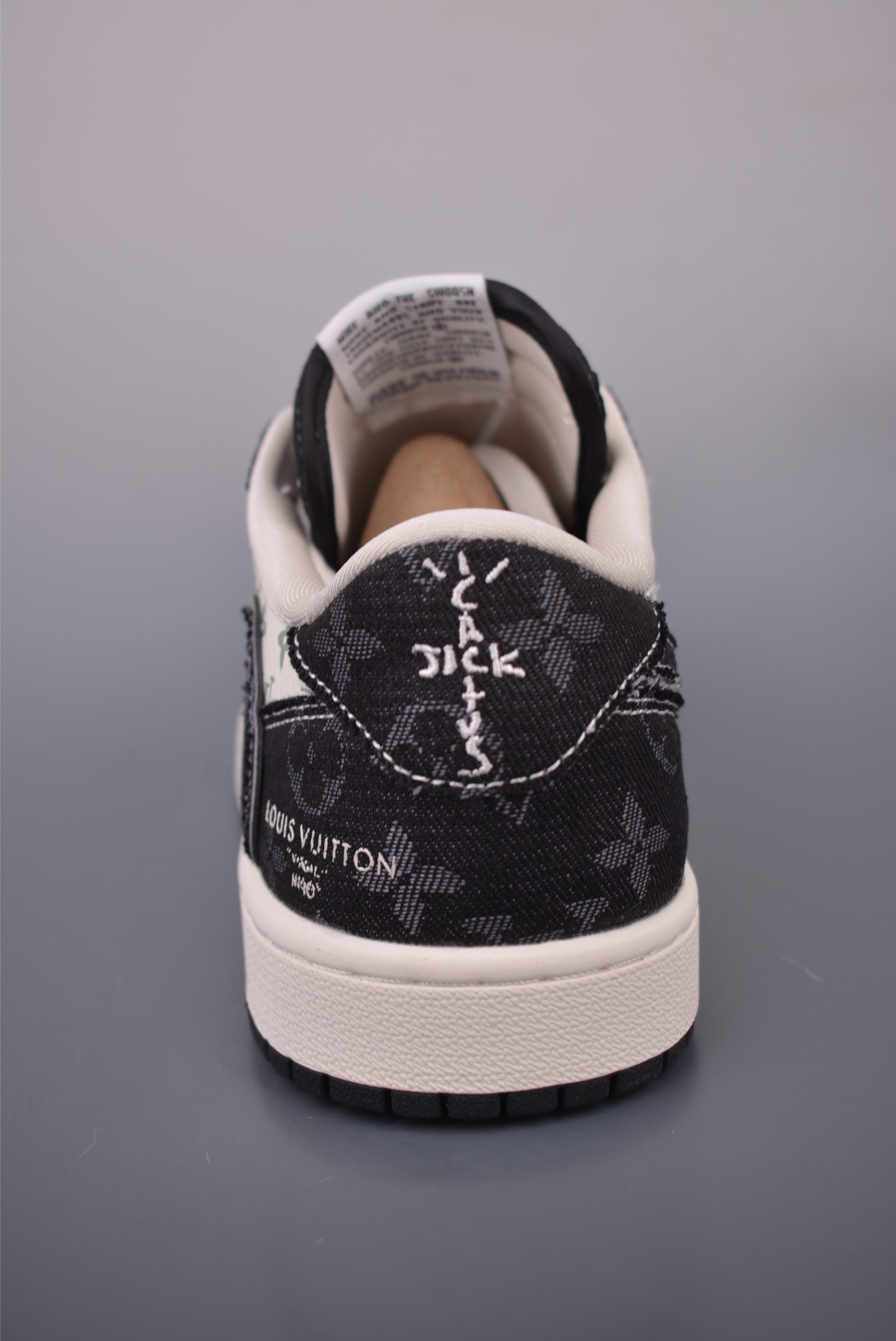 Louis Vuitton Black/White Monogram Low Top Sneakers Casual Shoes for Men 5 i1755036381760 614 0 3