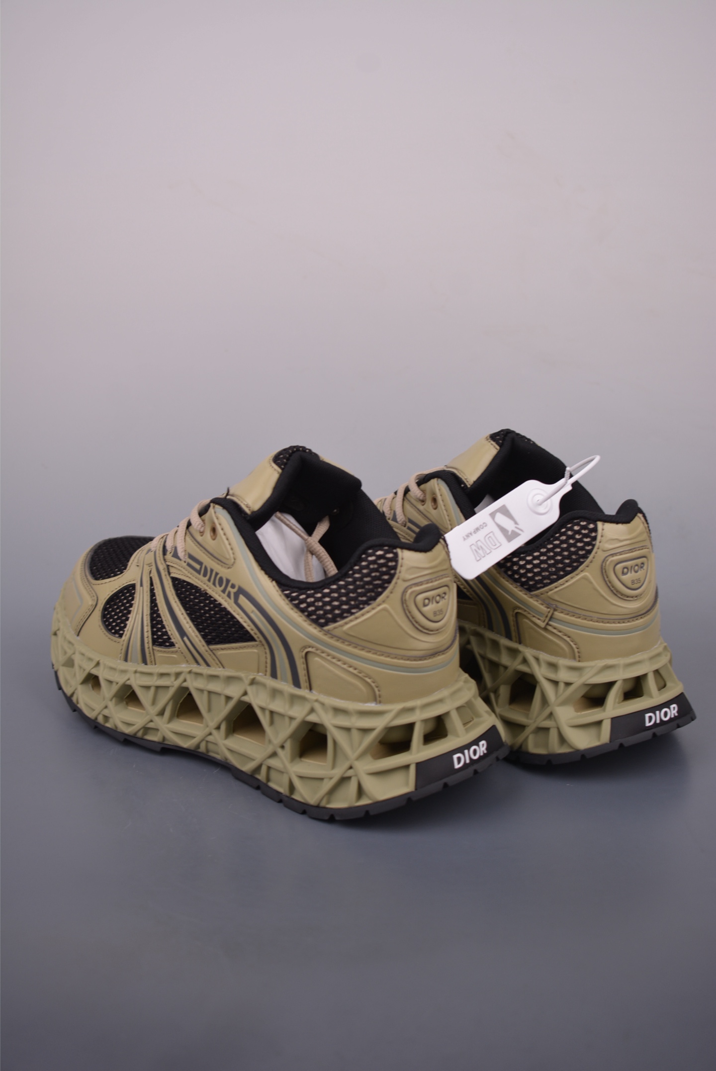 Dior B35 NXT Sneakers: 3D Printed Sole, Mesh Upper, and Retro Design - Available Now! 3 i1755037185050 6000 0 1