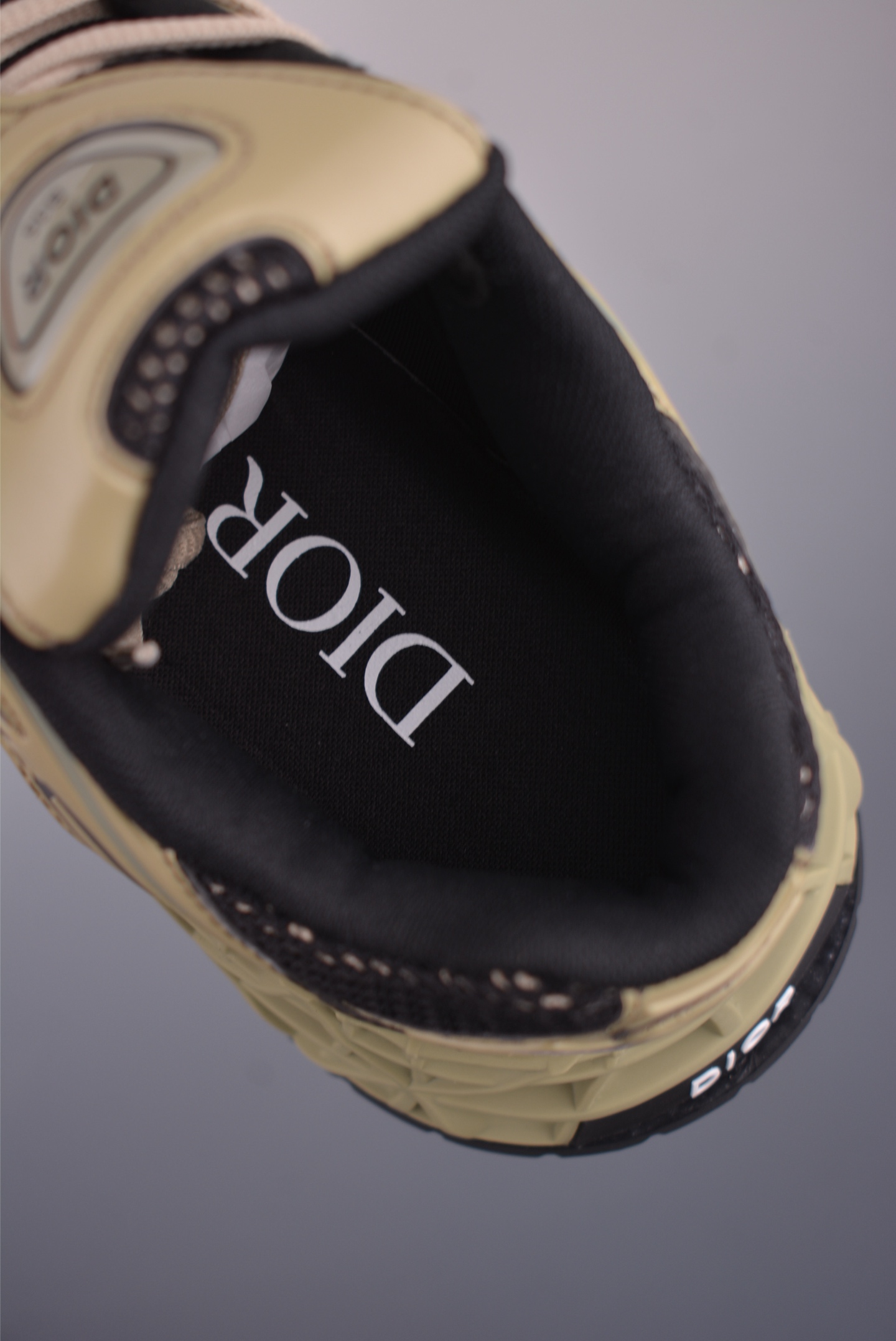 Dior B35 NXT Sneakers: 3D Printed Sole, Mesh Upper, and Retro Design - Available Now! 10 i1755037185050 85 0 8