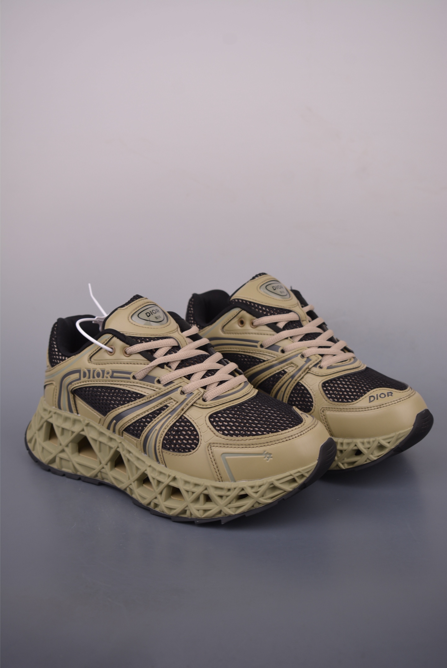 Dior B35 NXT Sneakers: 3D Printed Sole, Mesh Upper, and Retro Design - Available Now! 2 i1755037185050 8872 0 0