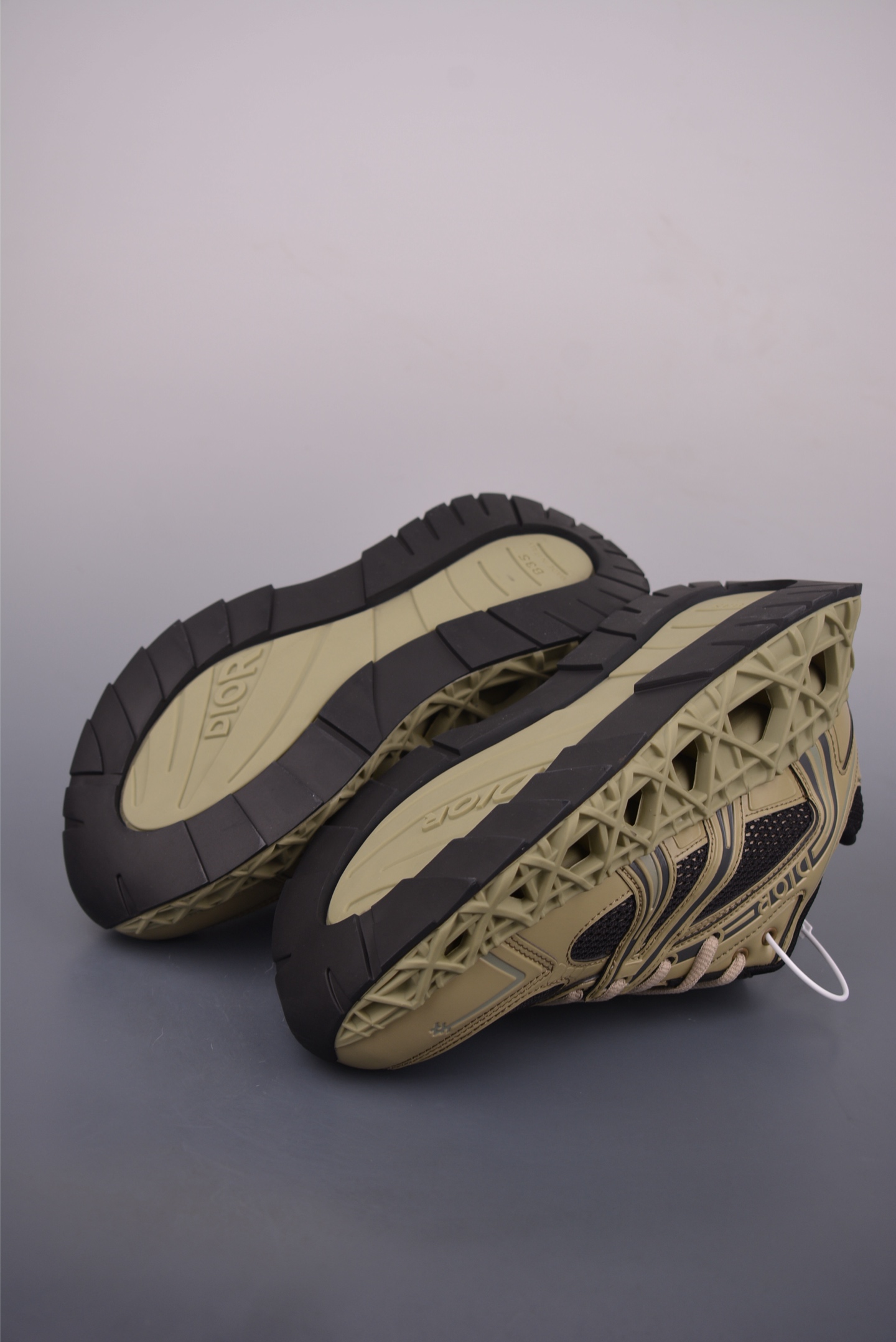 Dior B35 NXT Sneakers: 3D Printed Sole, Mesh Upper, and Retro Design - Available Now! 4 i1755037186537 9063 0 2