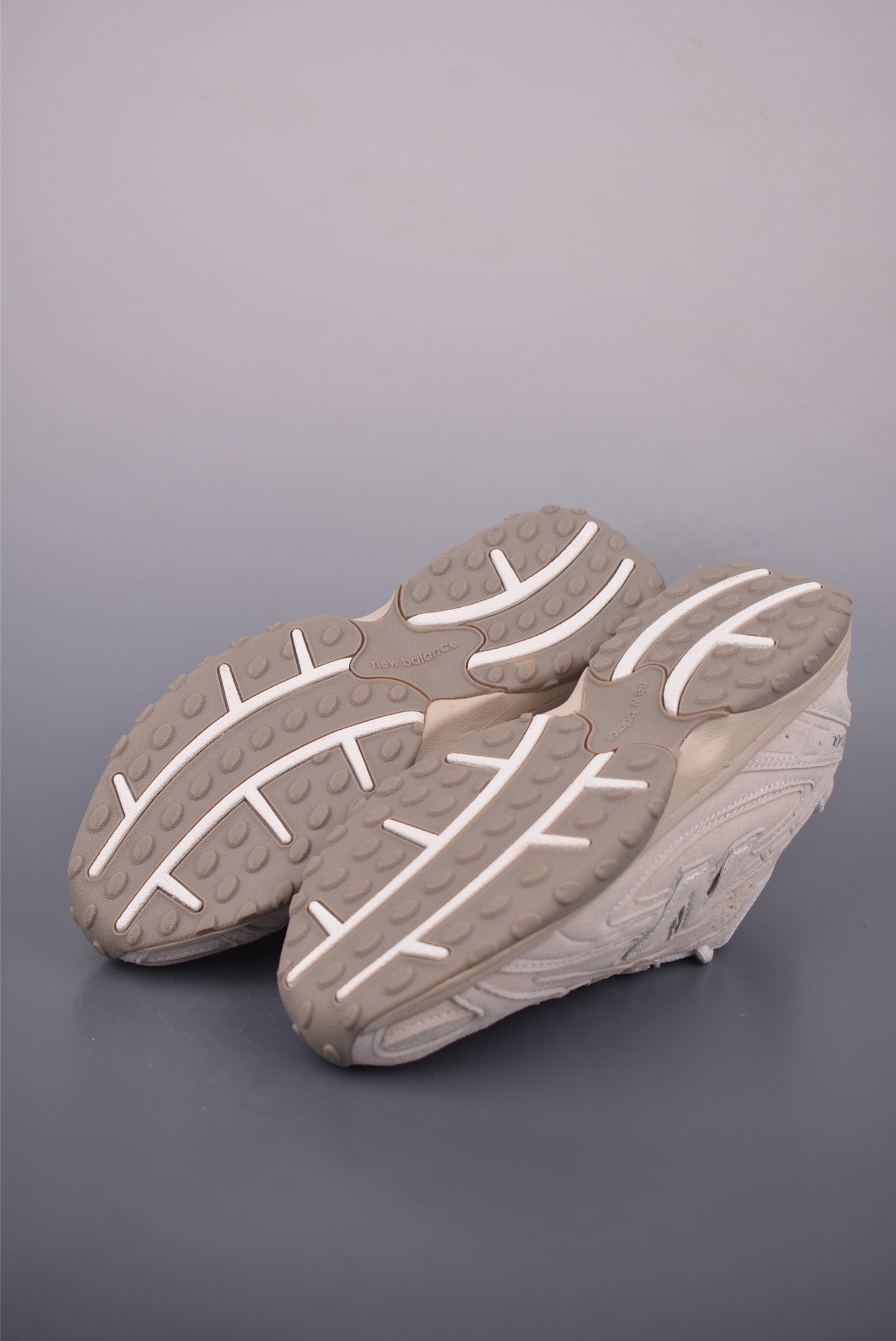 New Balance 新百伦204 系列 复古休闲运动百搭老爹跑步鞋 U204LMMC
