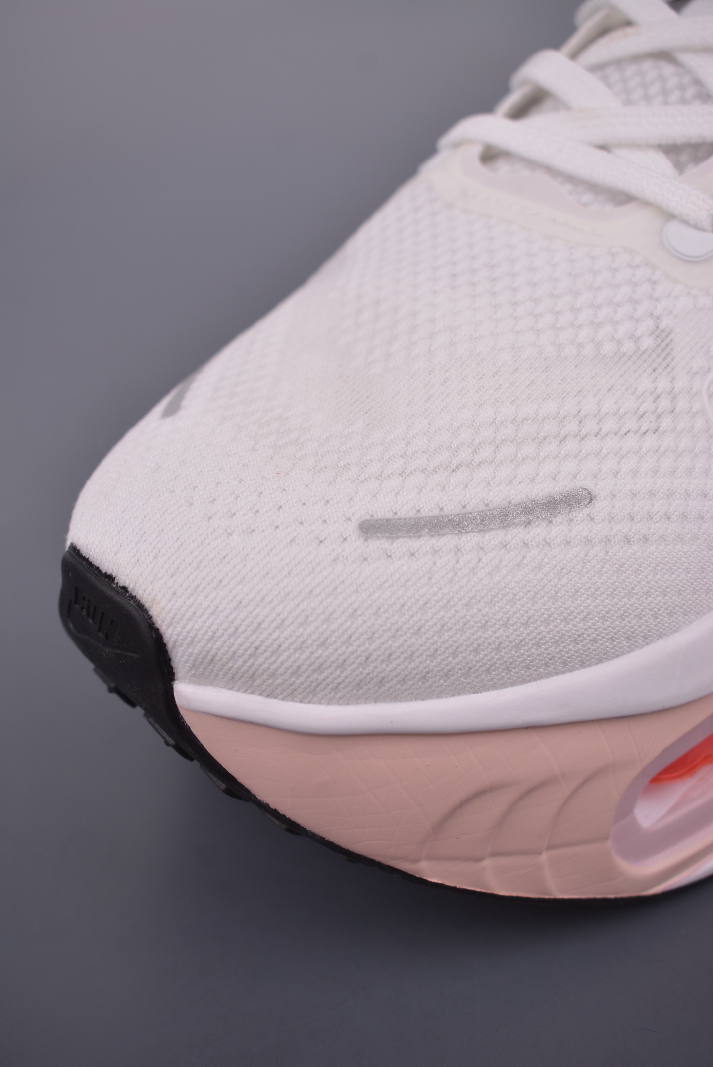 Nike Vomero 40th Anniversary Premium Air Cushion Running Shoes - White 6 i1755123817215 5131 0 5