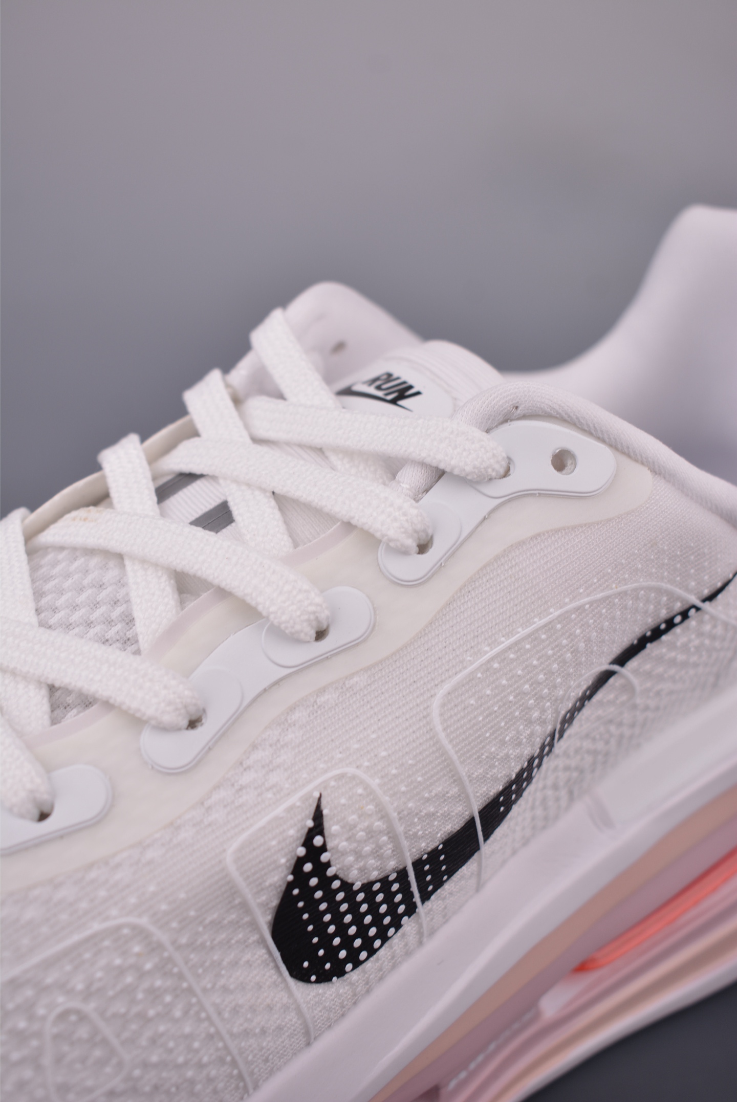 Nike Vomero 40th Anniversary Premium Air Cushion Running Shoes - White 7 i1755123819527 5410 0 6