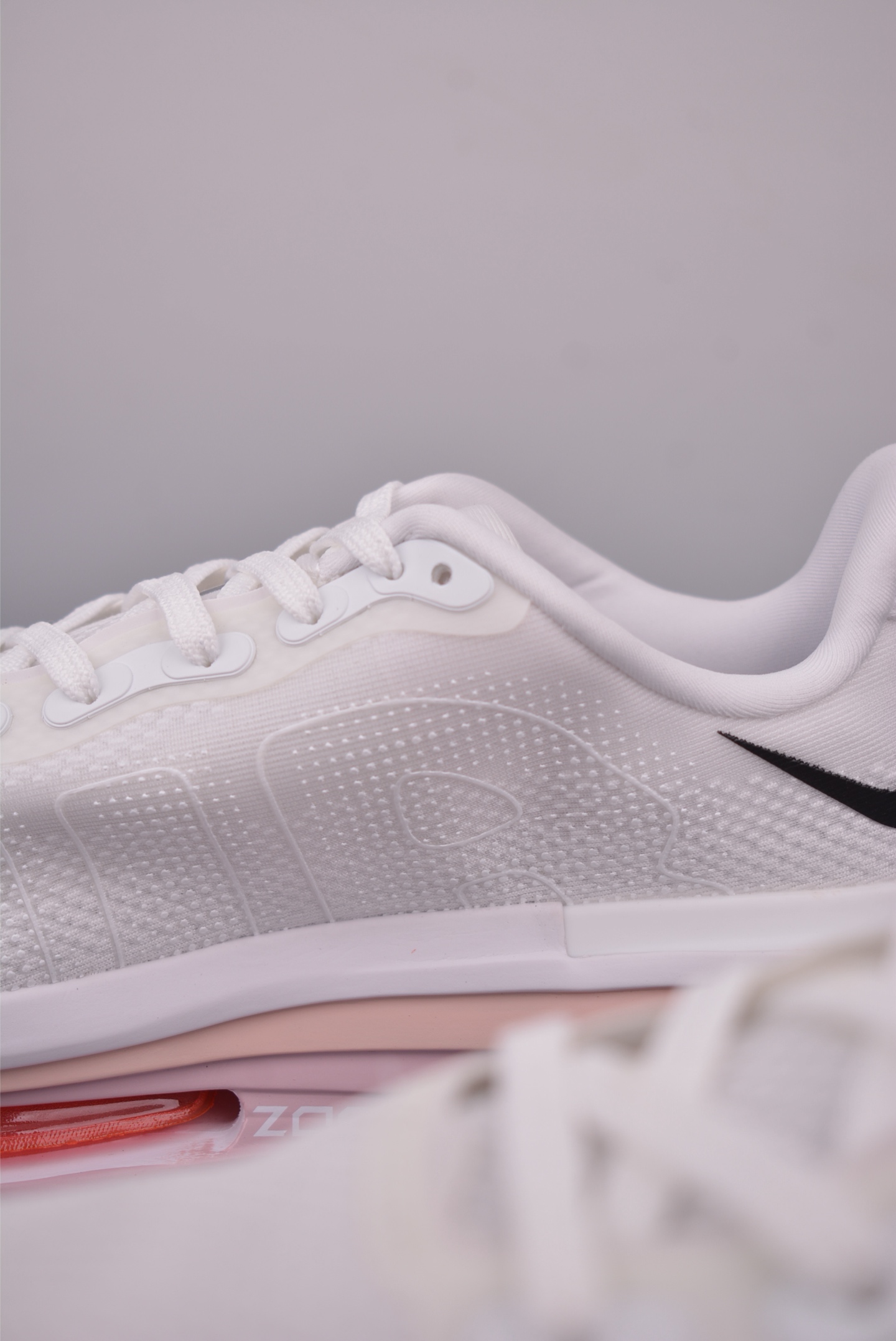 Nike Vomero 40th Anniversary Premium Air Cushion Running Shoes - White 8 i1755123819530 3327 0 7