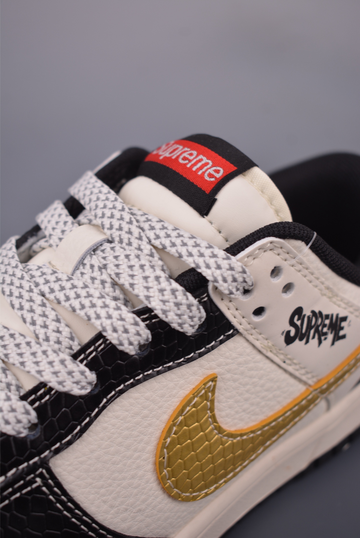 Nike SB Dunk Low Supreme Collab: Original Leather, Exclusive Style & Comfort 8 i1755124124332 2310 0 6
