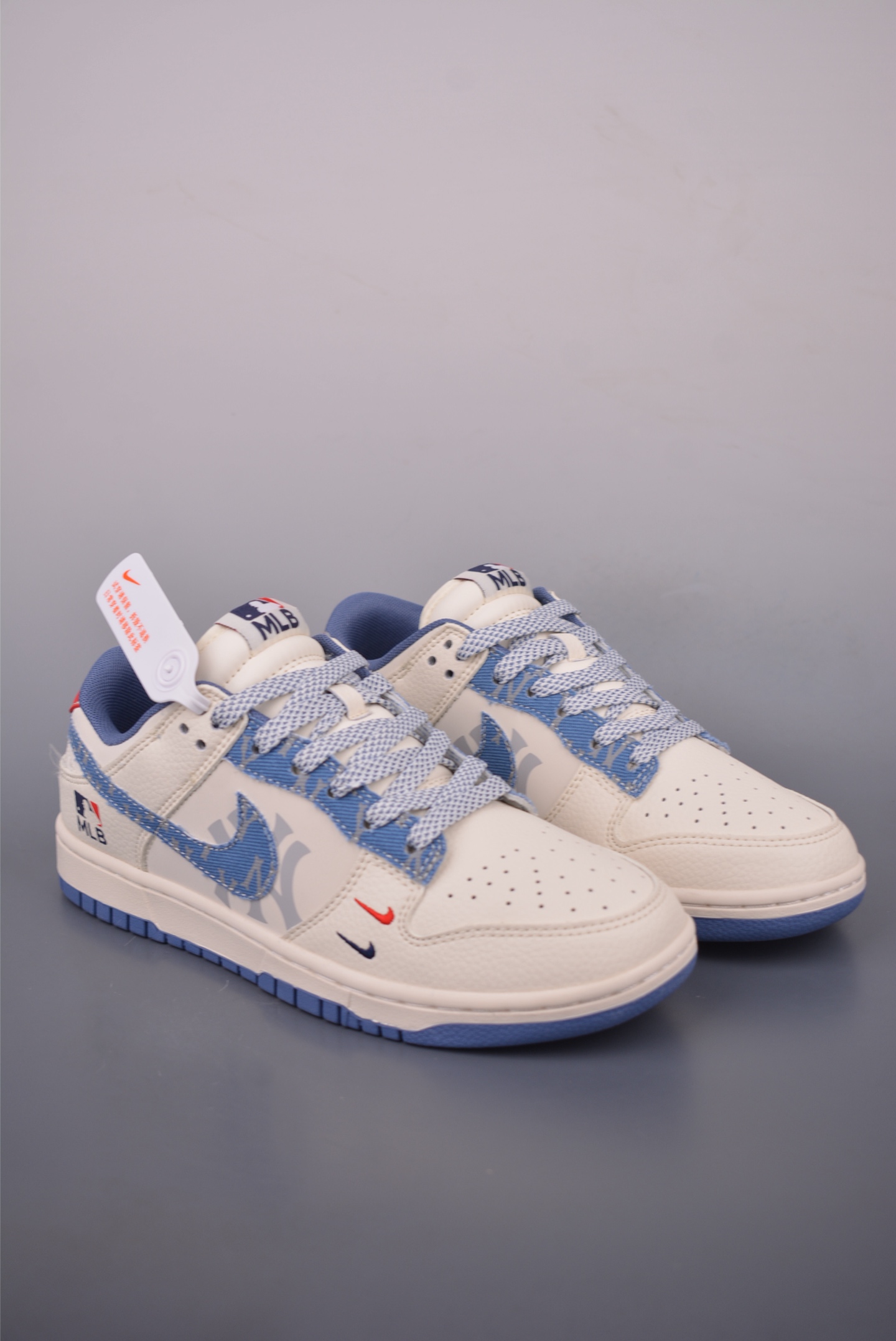 Nike SB Dunk Low MLB New York Yankees Cream White Sneakers 1 i1755124173046 4550 0 0