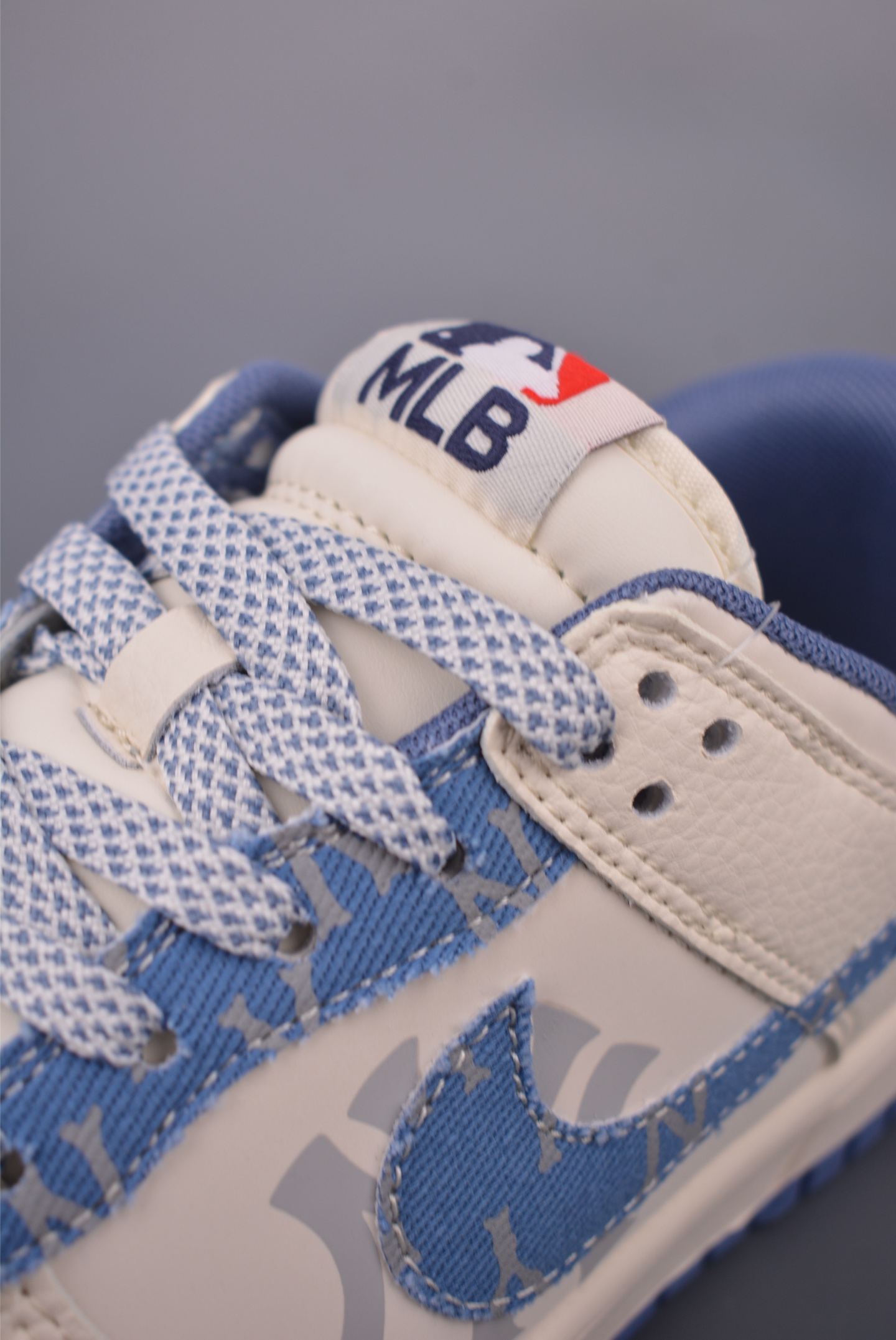 Nike SB Dunk Low MLB New York Yankees Cream White Sneakers 7 i1755124175179 3507 0 6