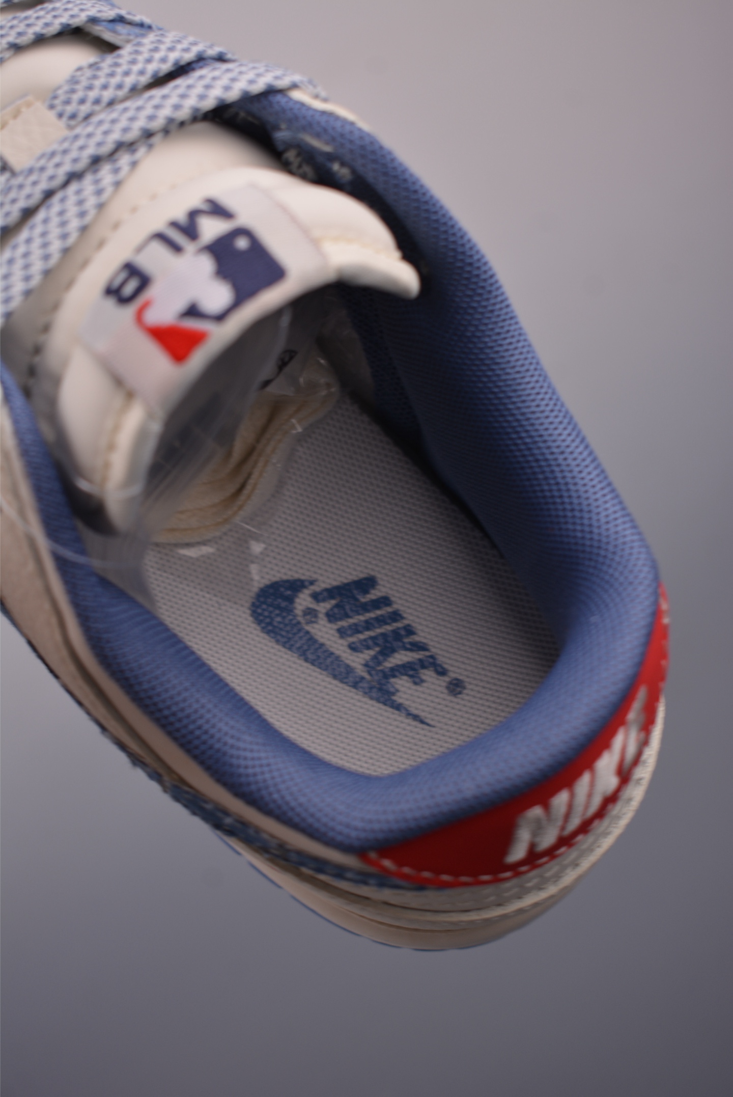 Nike SB Dunk Low MLB New York Yankees Cream White Sneakers 9 i1755124175180 8573 0 8