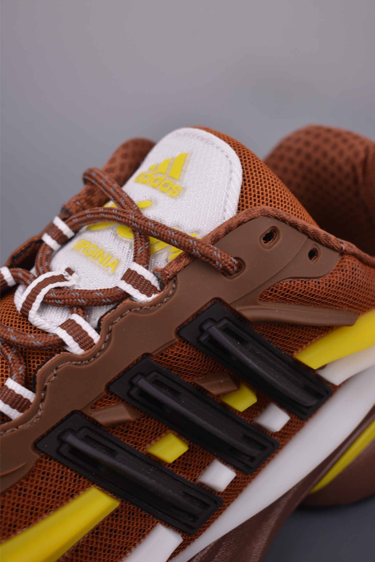 Pharrell x adidas Adistar Jellyfish 低帮复古风老爹鞋 JP9270