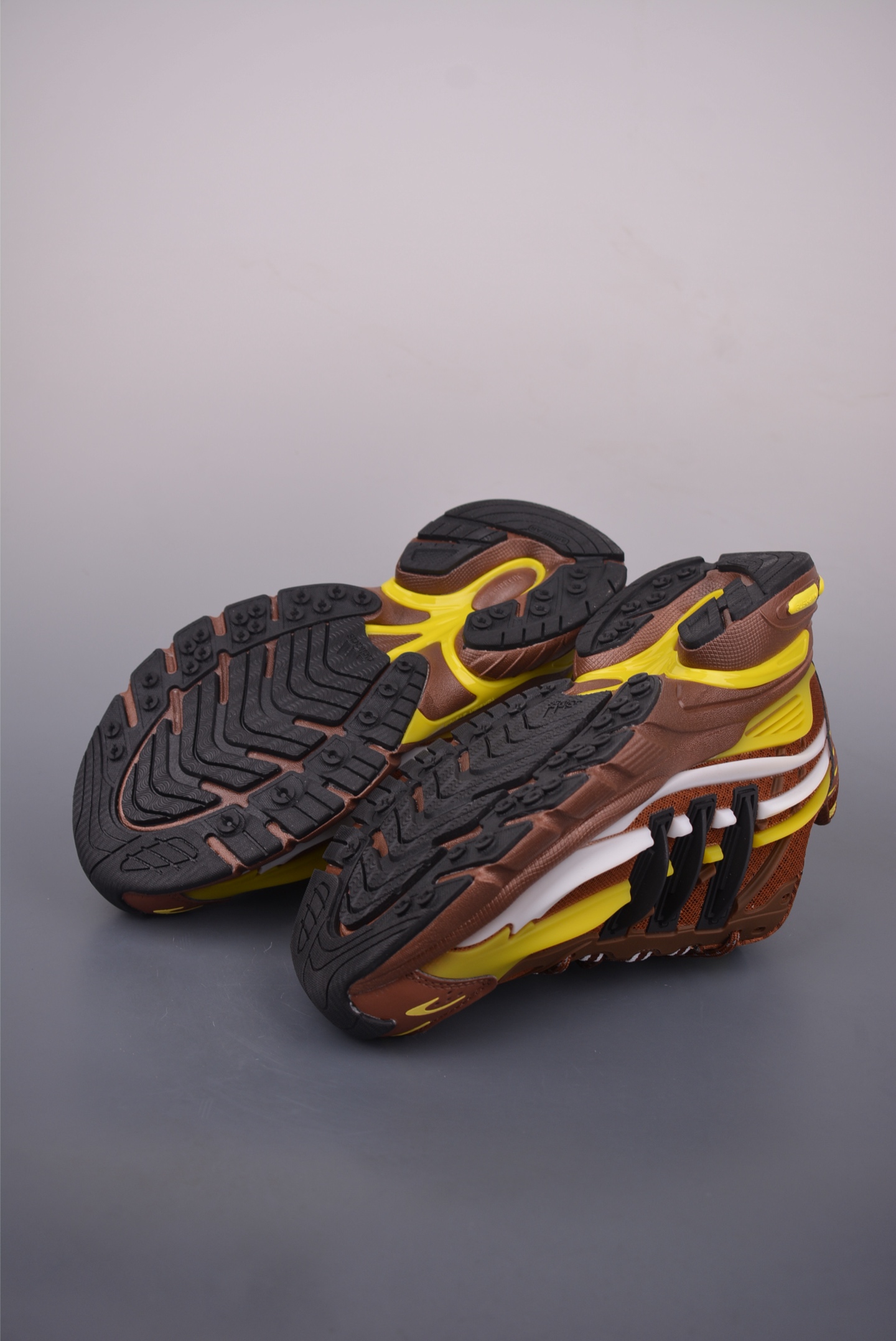 Pharrell x adidas Adistar Jellyfish 低帮复古风老爹鞋 JP9270