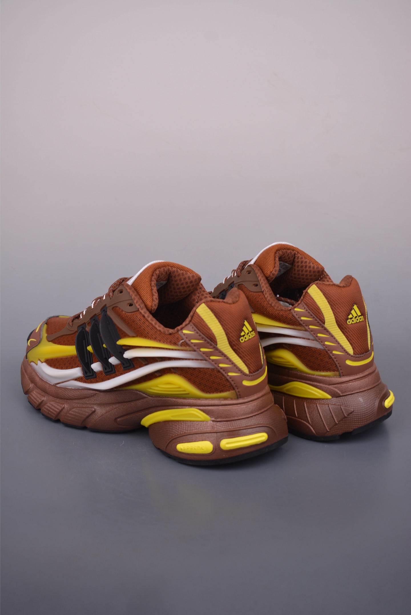 Pharrell x adidas Adistar Jellyfish 低帮复古风老爹鞋 JP9270