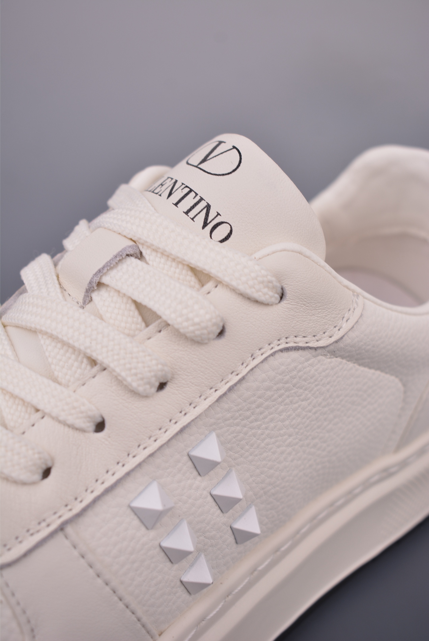 Valentino Garavani Rockstud Untitled Leather Sneakers - White, Men Size 8 i1755215739355 9872 0 6