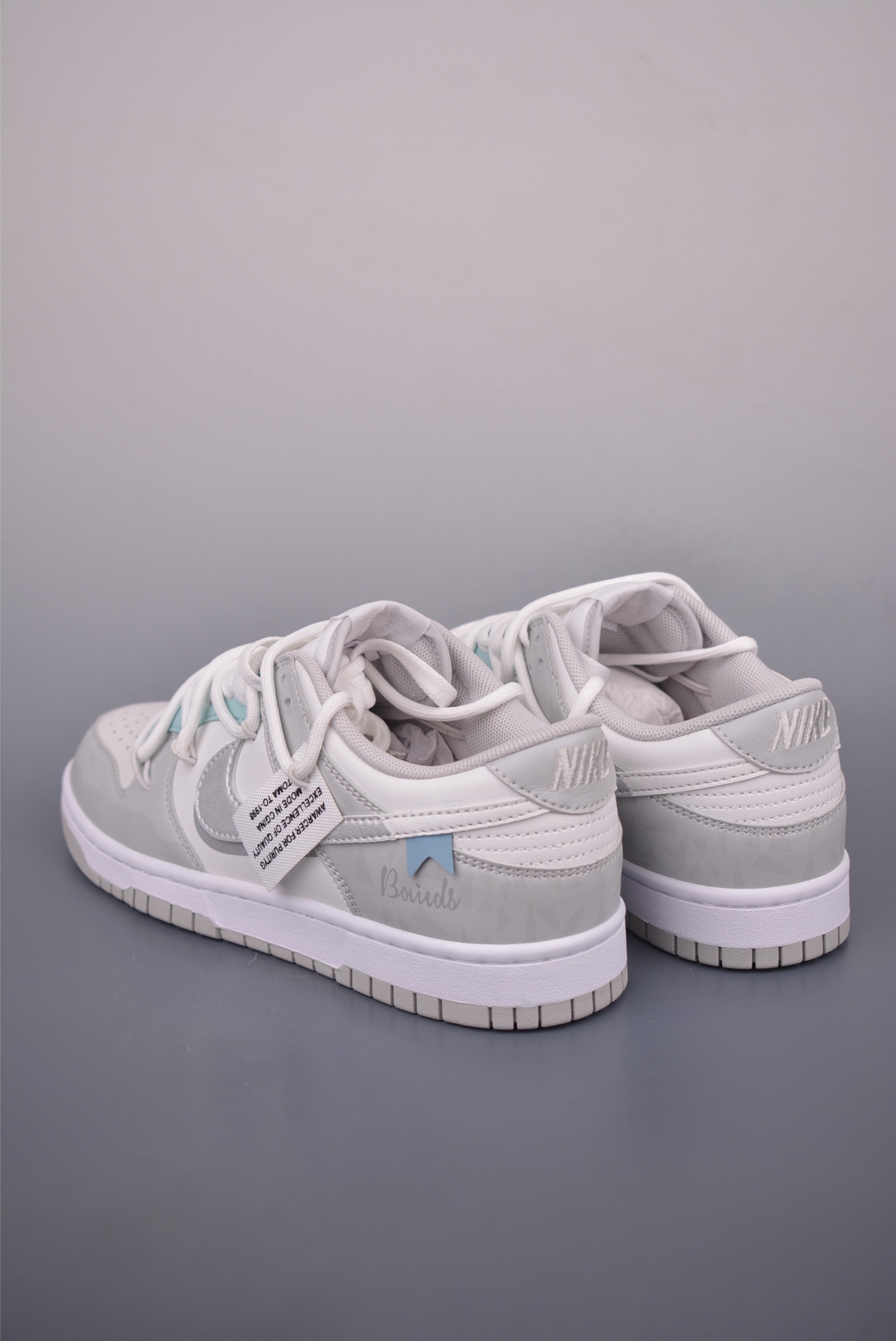 Nike SB Dunk Low Grey White Deconstructed Lace-Up Sneakers HF0730 3 i1755216016971 4733 0 1