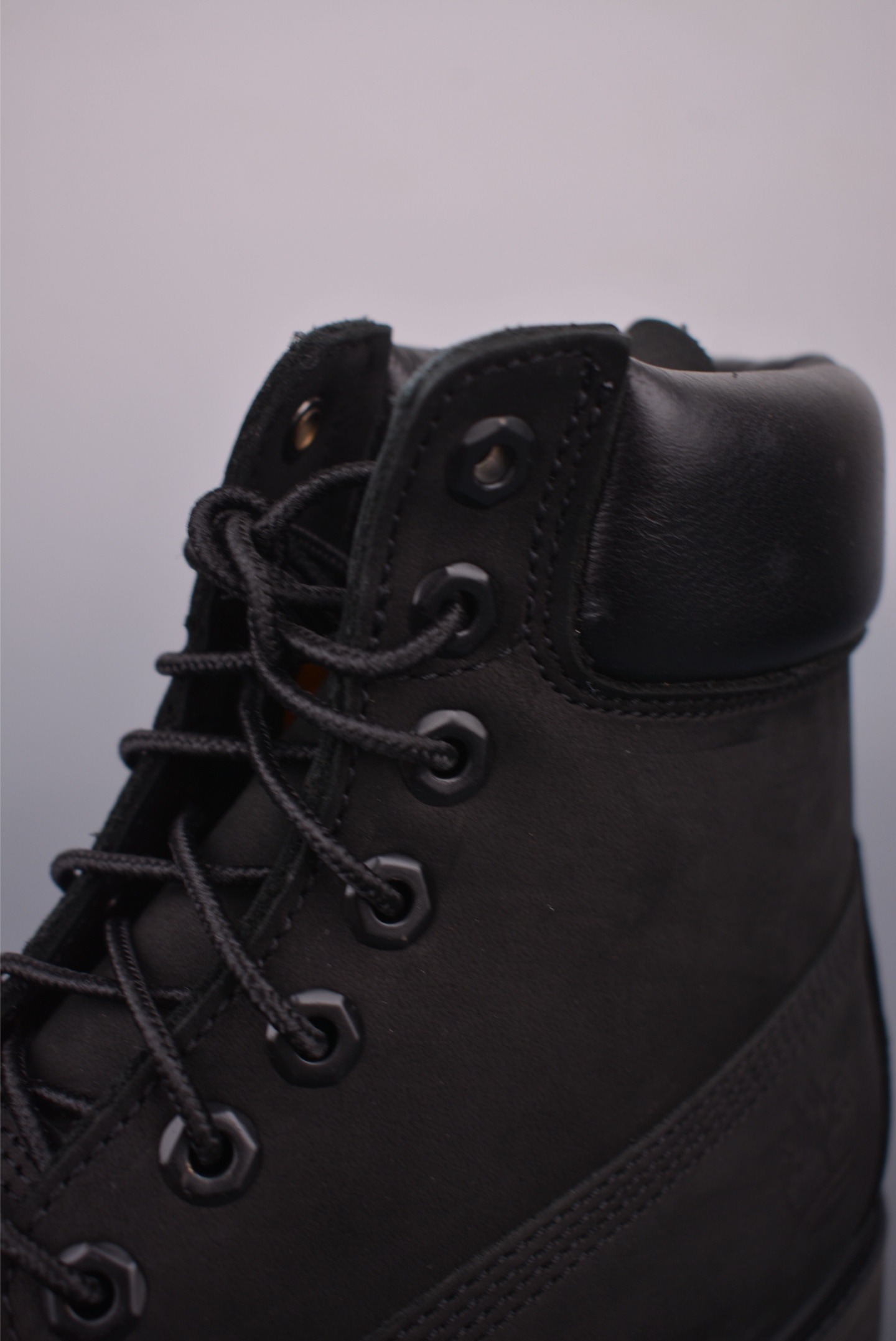 Timberland Classic Black Nubuck Leather Ankle Boots for Men & Women 8 i1755296054810 786 0 6