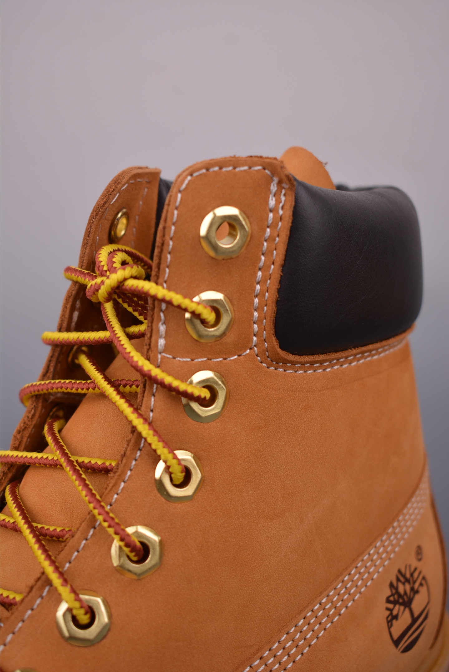Timberland Classic Wheat Nubuck Leather Boots for Men and Women 8 i1755296492779 6519 0 6