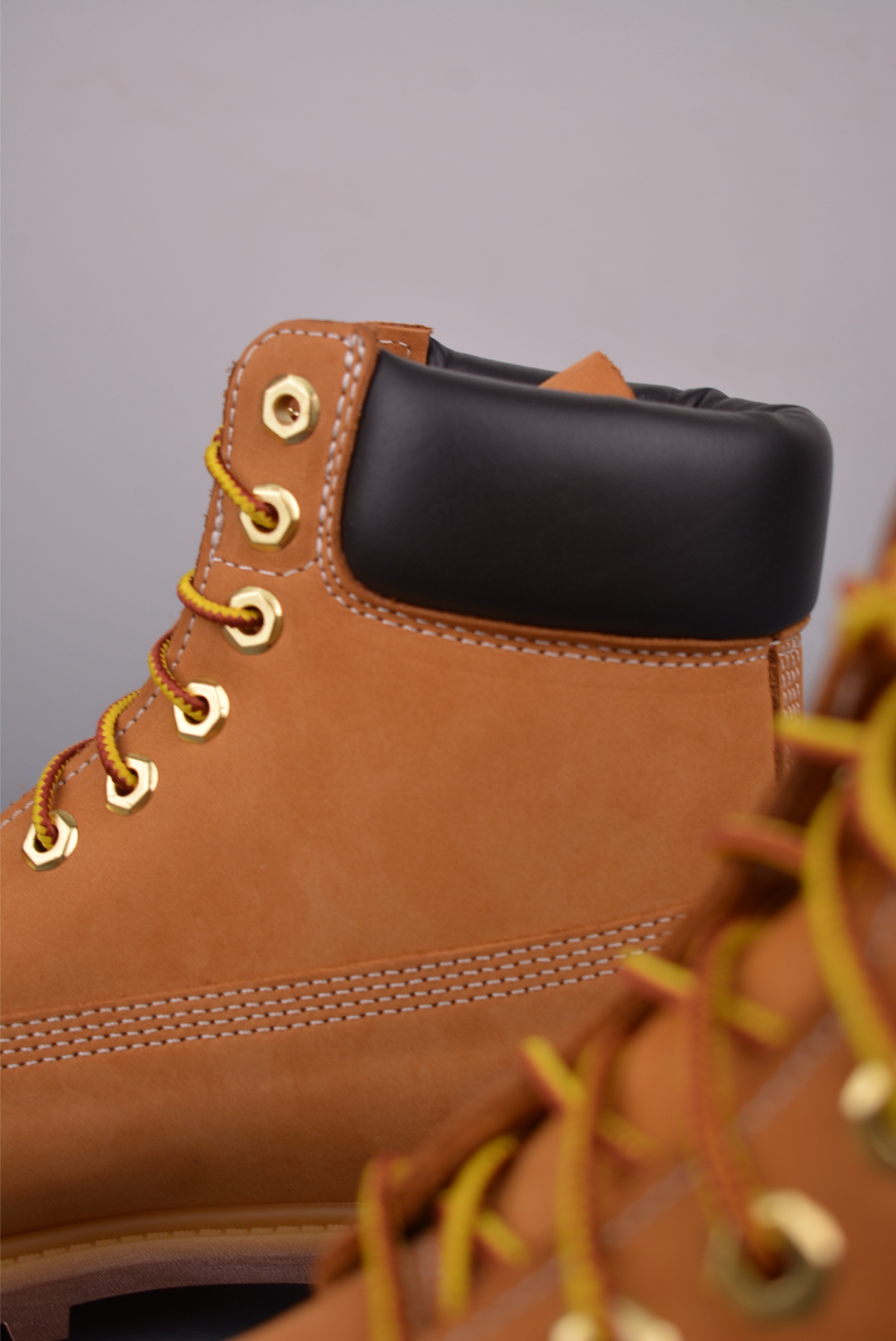 Timberland Classic Wheat Nubuck Leather Boots for Men and Women 9 i1755296492898 9124 0 7