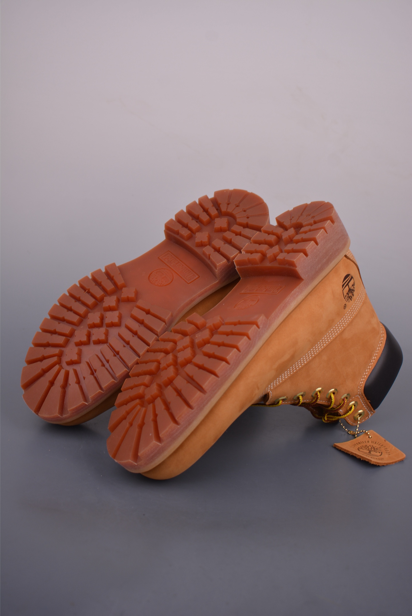 Timberland Classic Wheat Nubuck Leather Boots for Men and Women 4 i1755296494492 2257 0 2