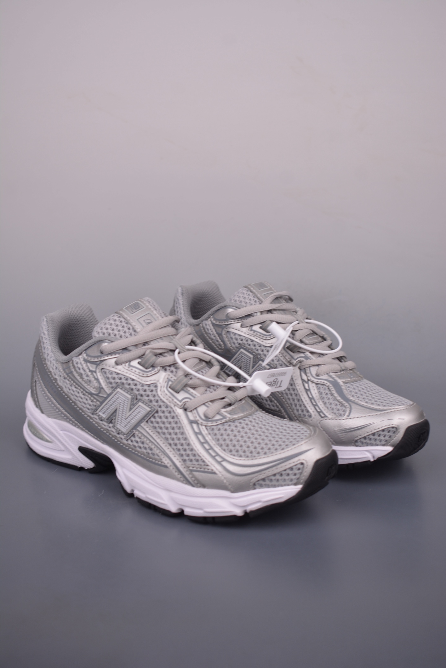New Balance 740 Retro Running Shoes - Stylish Comfort for Everyday Wear 1 i1755299315494 5379 0 0