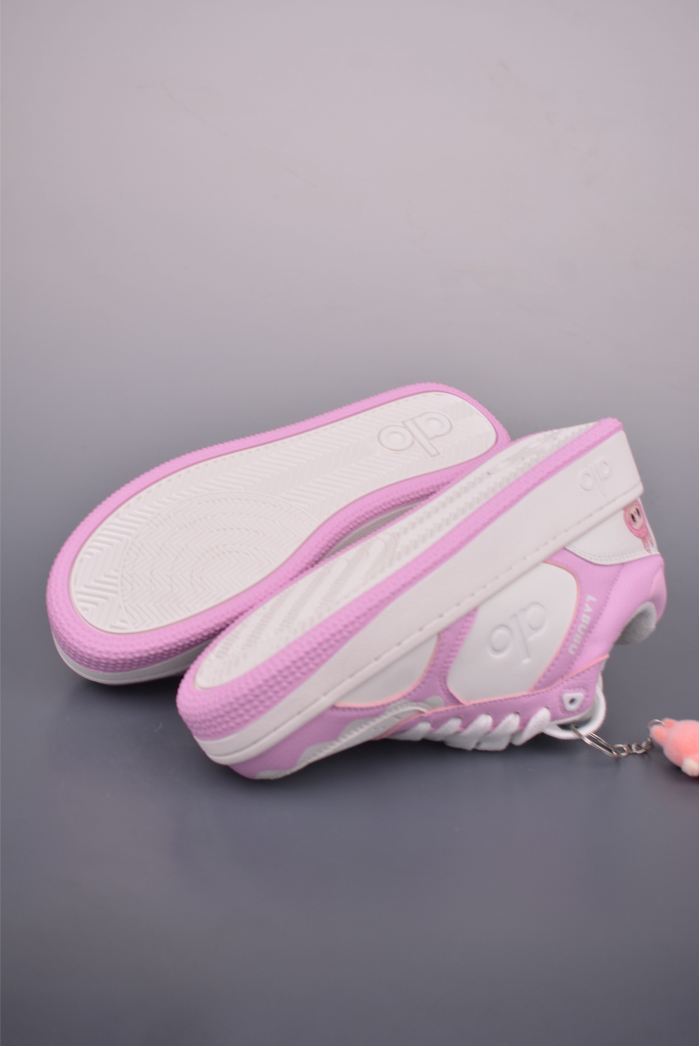 Alo Yoga Recovery Mode LABUBU Sneakers: Comfortable, Stylish, and Durable 3 i1755299388124 8648 0 2
