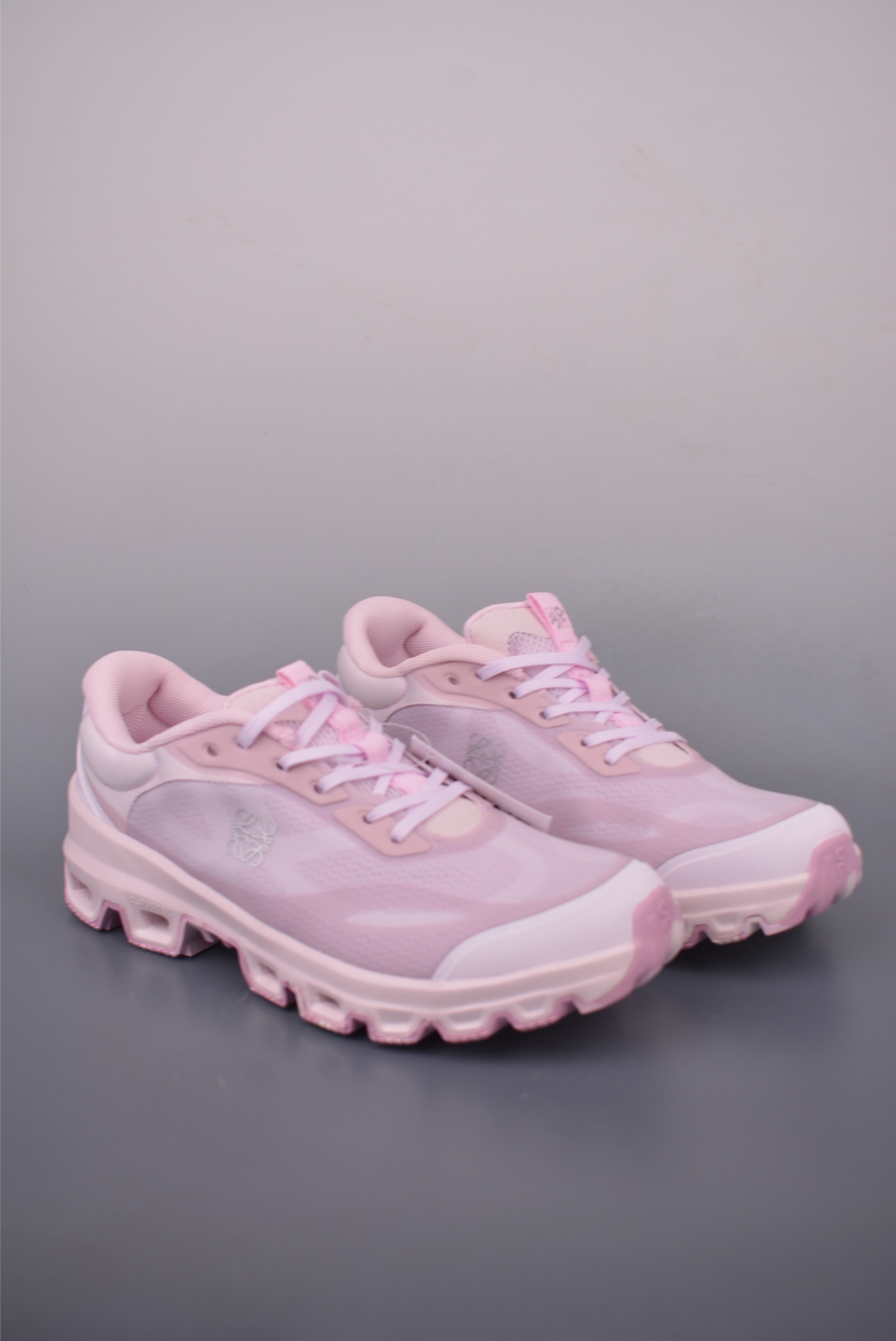 On Running Loewe Cloud Hi Edge Sneakers - Pink Outdoor Street Style 1 i1755386123318 2235 0 0