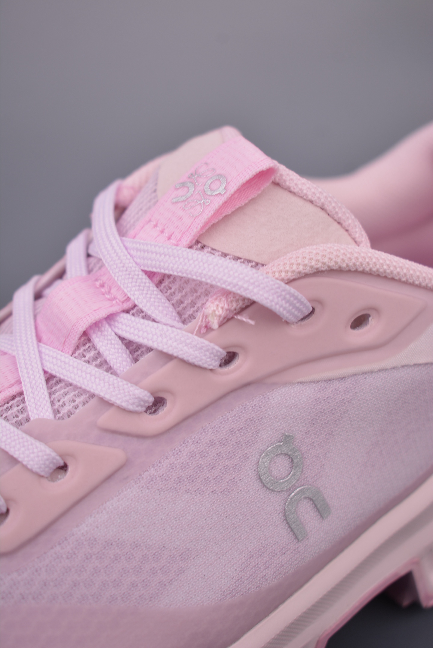 On Running Loewe Cloud Hi Edge Sneakers - Pink Outdoor Street Style 7 i1755386125090 7172 0 6