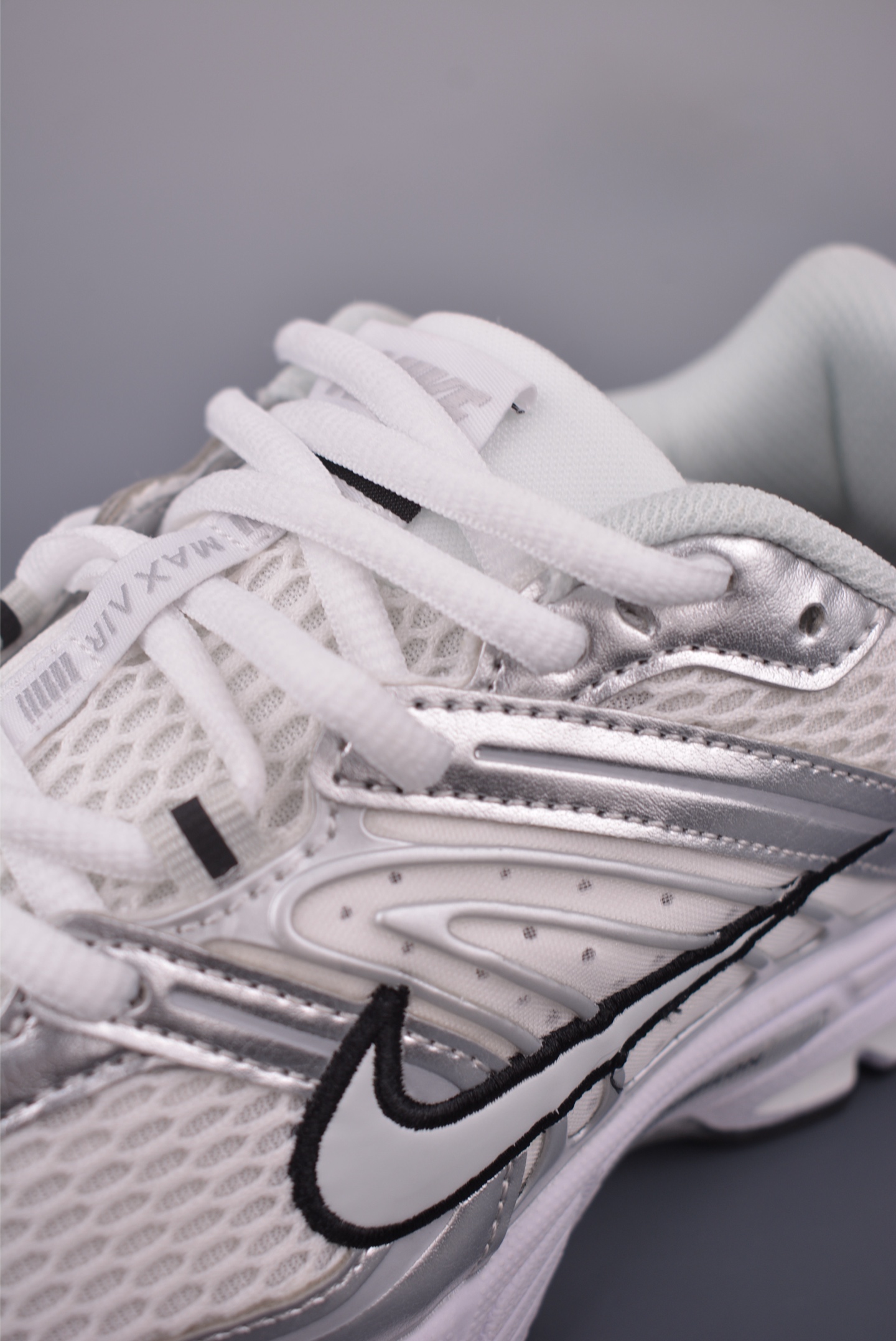 Nike Air Max Moto 2K Running Shoes - Comfortable and Versatile Low Top 8 i1755386425888 2049 0 6