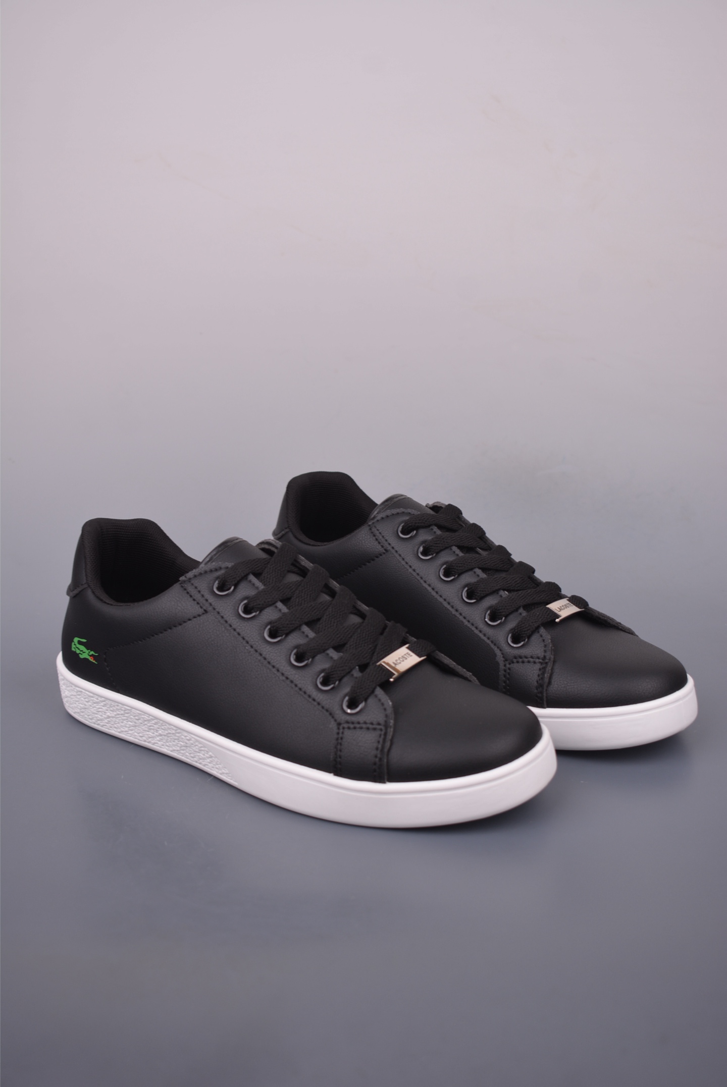 Lacoste Classic Low-Top Sneakers - Stylish, Comfortable, and Versatile 2 i1755387225576 4468 0 0