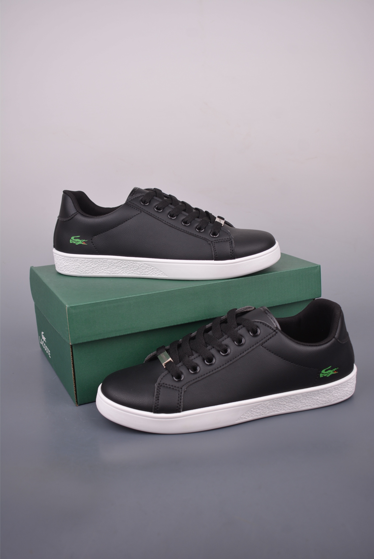 Lacoste Classic Low-Top Sneakers - Stylish, Comfortable, and Versatile 6 i1755387227630 3658 0 4
