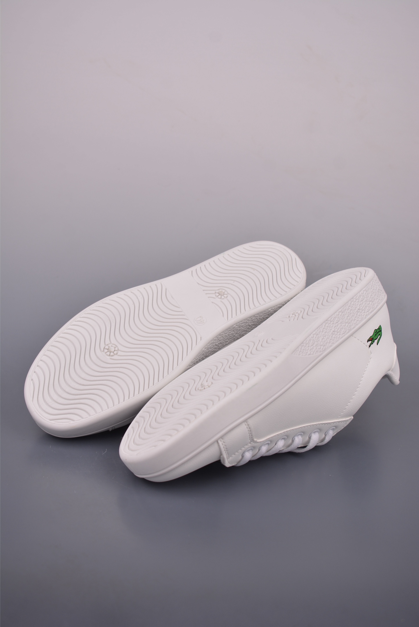 Lacoste Classic Low-Top Sneakers - Casual, Comfortable, and Stylish for Everyday Wear 3 i1755387246002 4435 0 2