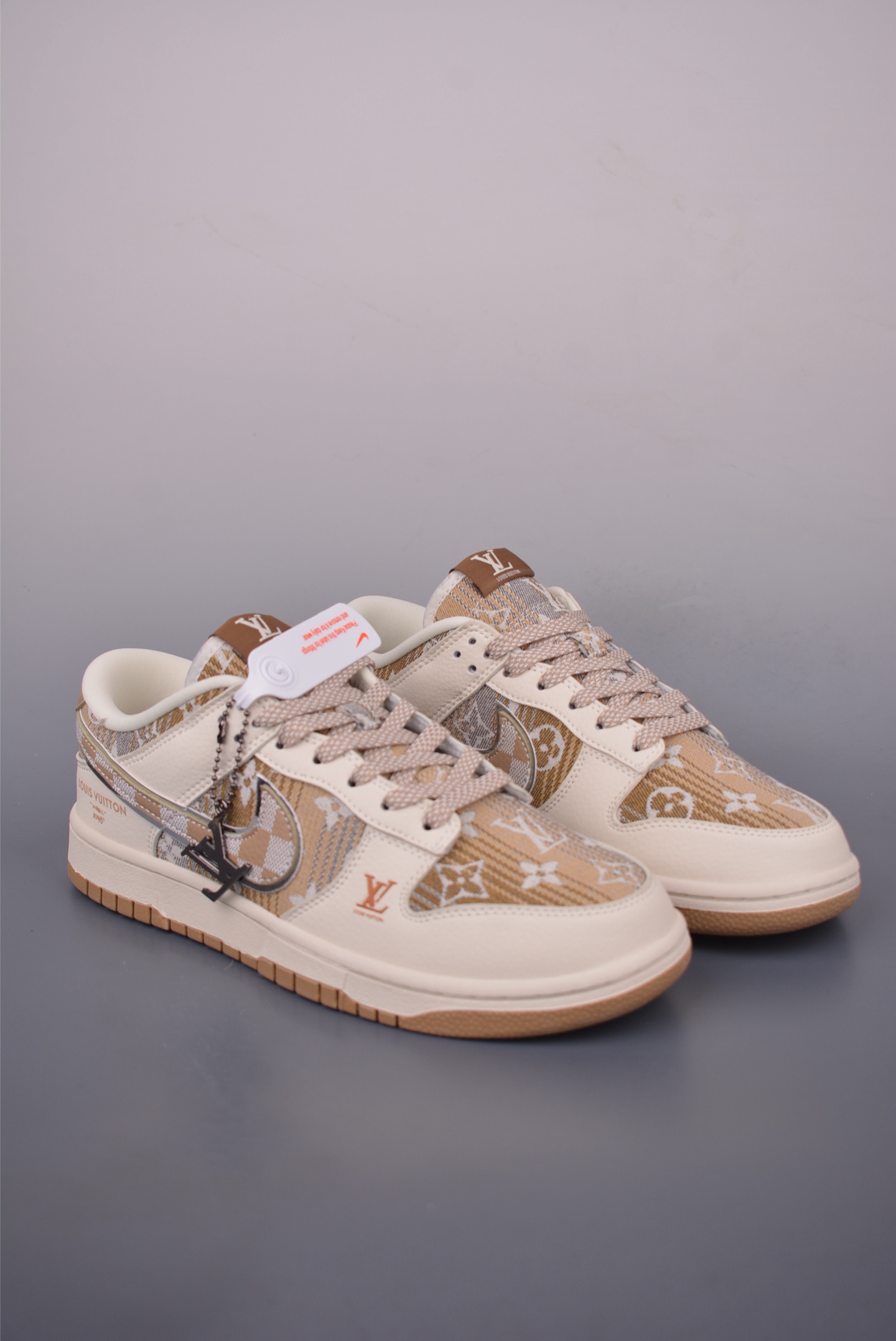 Louis Vuitton x Nike SB Dunk Low: Premium Designer Sneakers for Style Enthusiasts 1 i1755388104479 9652 0 0