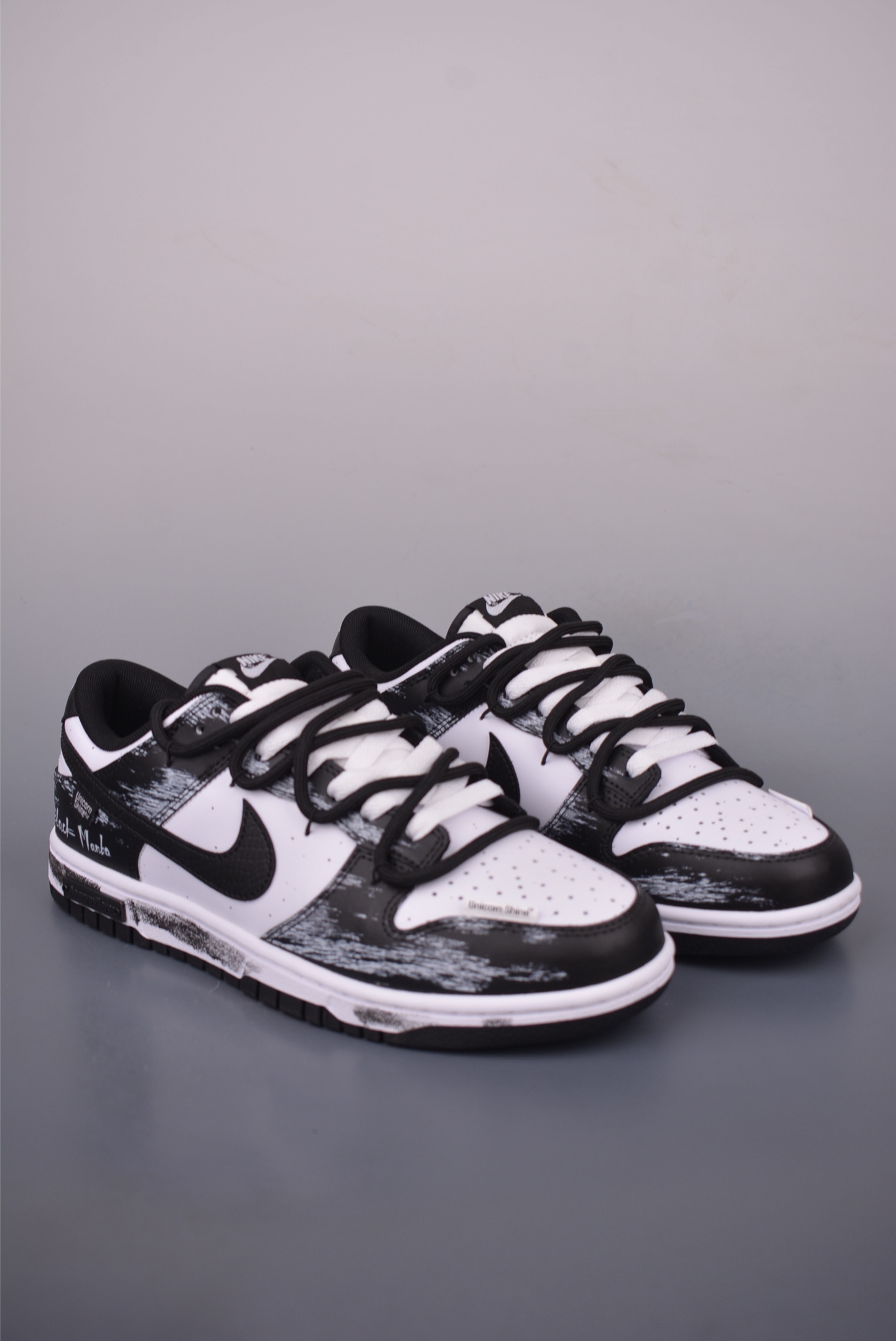 Nike SB Dunk Low Graffiti Black and White Deconstructed Bandage Shoes 2 i1755388231114 2127 0 0