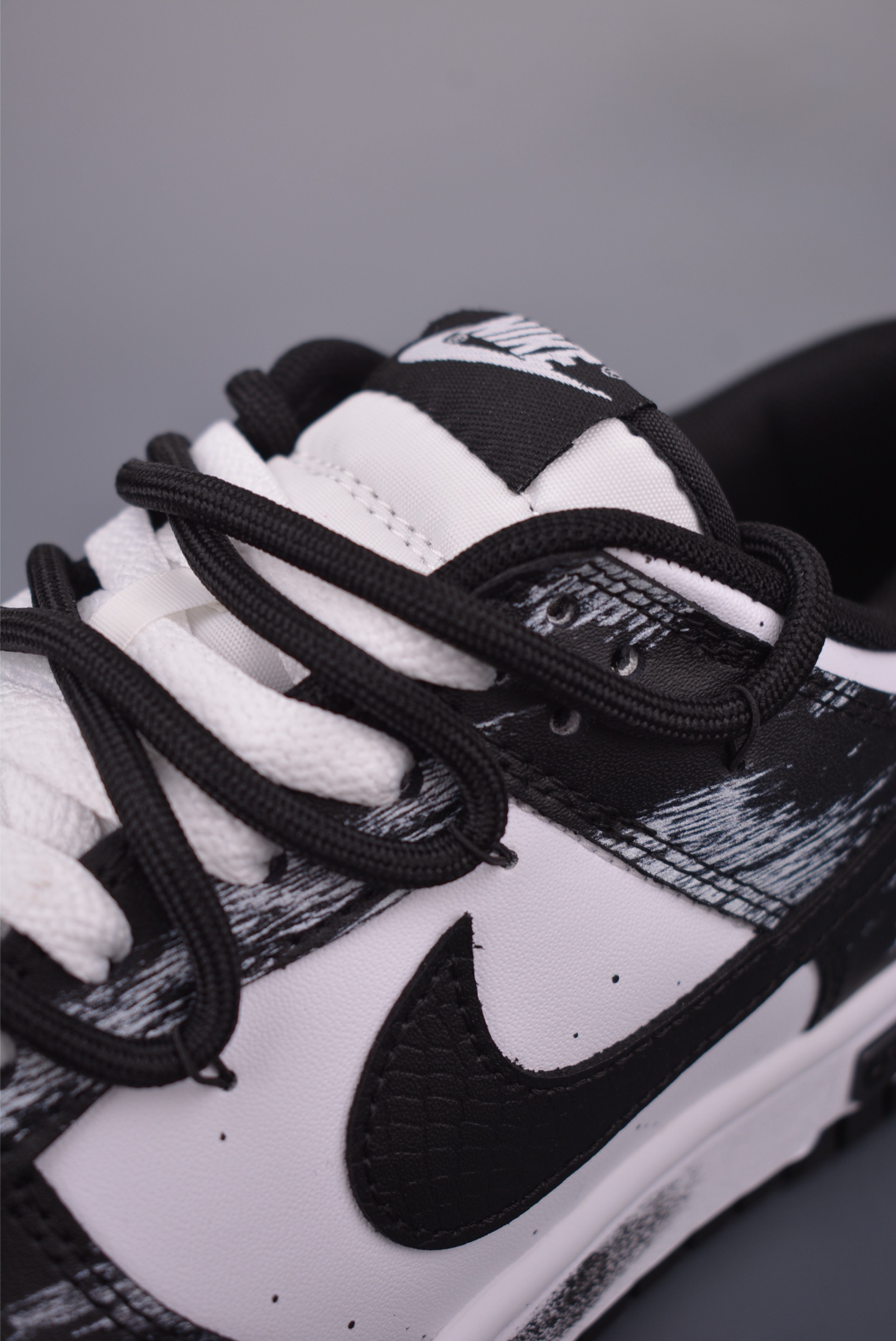 Nike SB Dunk Low Graffiti Black and White Deconstructed Bandage Shoes 8 i1755388232993 5327 0 6