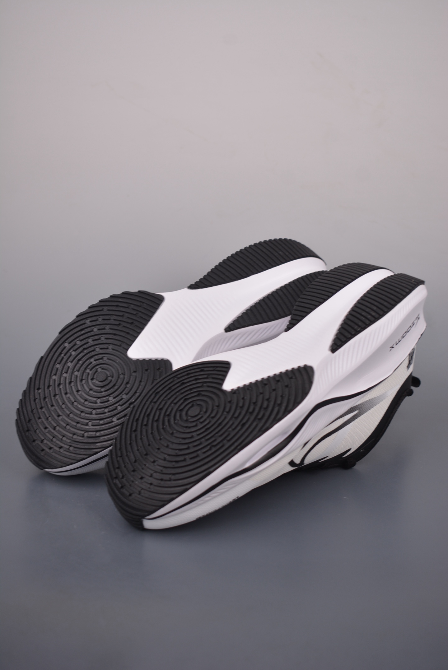 Nike Zoom Plus x Louis Vuitton Running Shoes - Premium Quality & Comfort 3 i1755470367143 1718 0 2