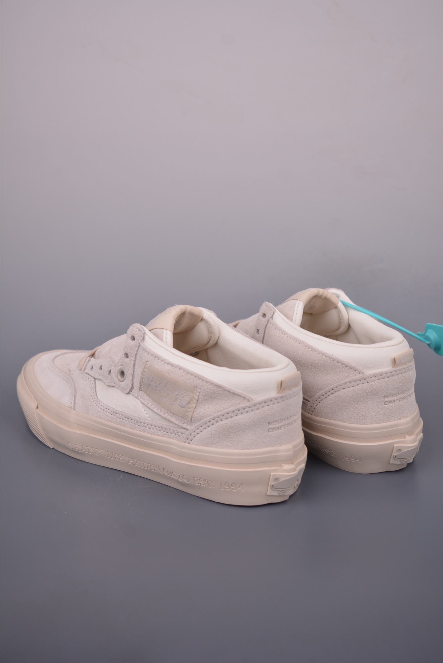 Neighborhood x Vans Half Cab Beige Sneakers - Tokyo Est. 1994 3 i1755472585884 6644 0 1