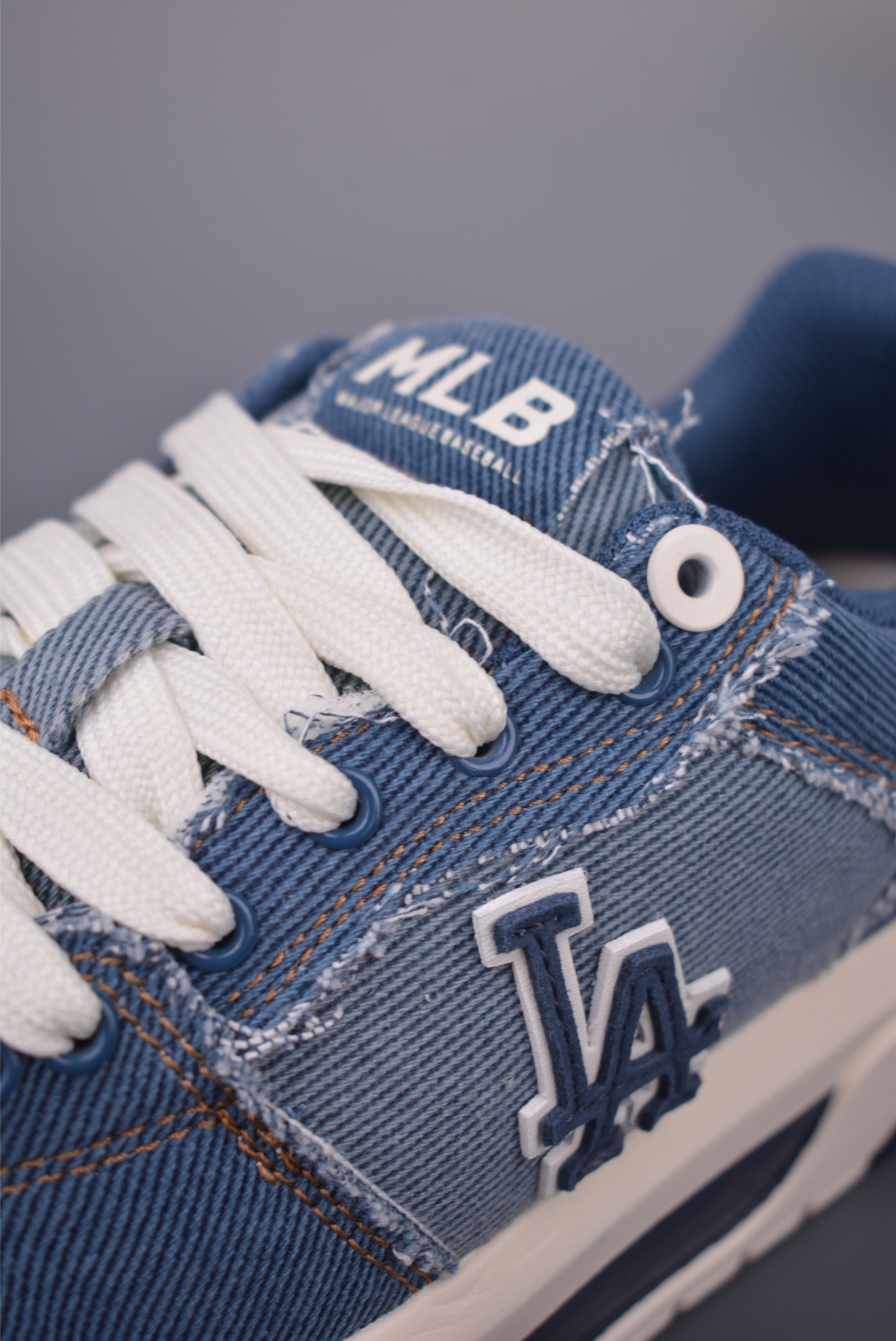 MLB Chunky Liner Denim Vintage Los Angeles Dodgers Fashion Sneakers 7 i1755561296178 1975 0 6