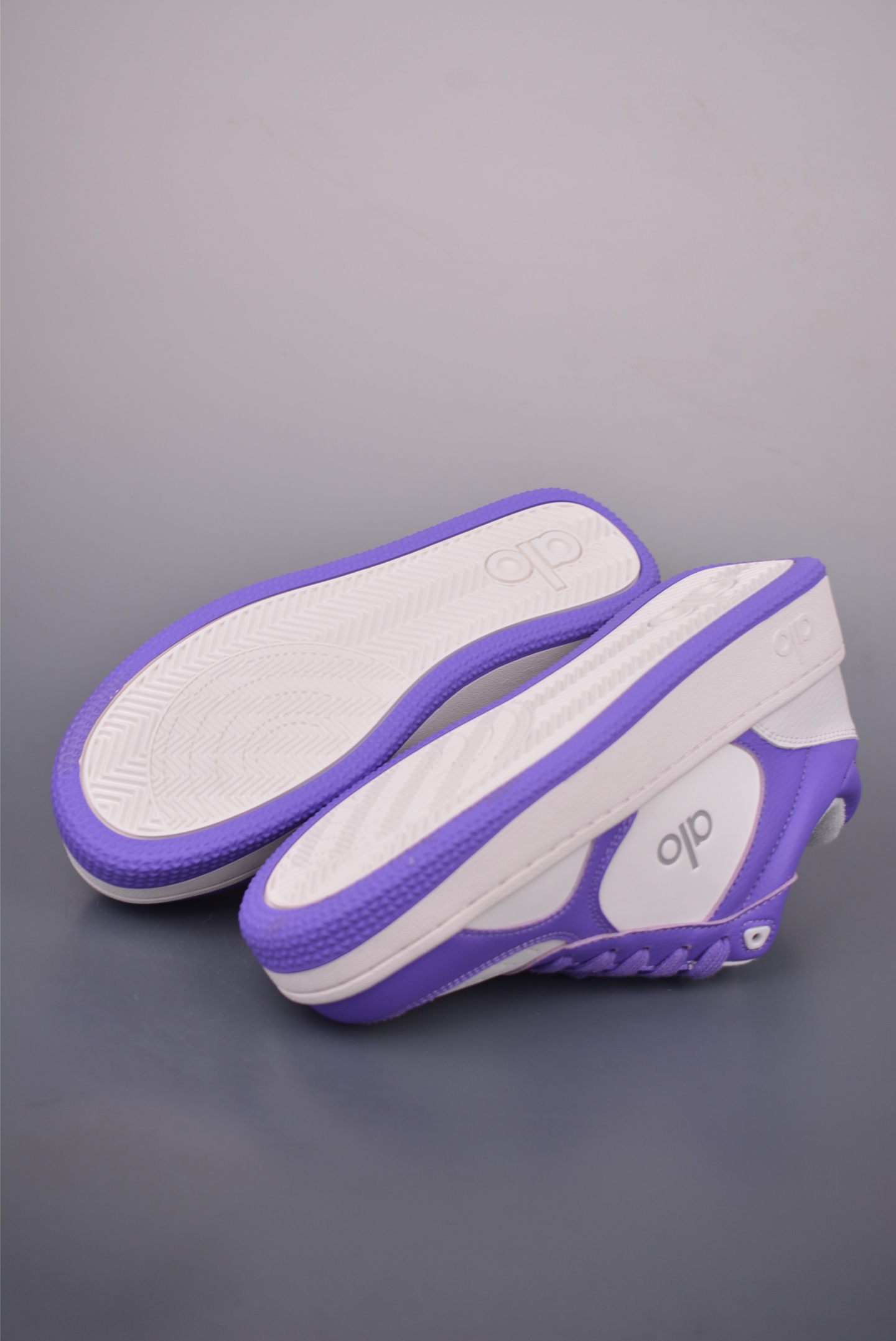 Alo Yoga Recovery Mode Low-Top Sneakers - Comfortable, Durable, and Stylish 4 i1755561726134 1064 0 2