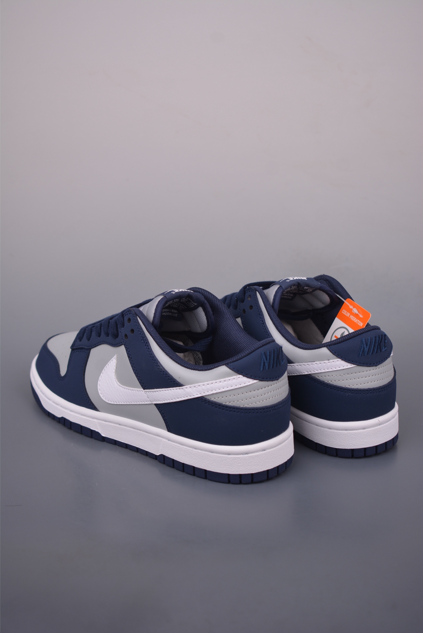 Nike SB Dunk Low Top Sneakers: Original Material, Unique Style & Comfort 3 i1755561771207 8185 0 1