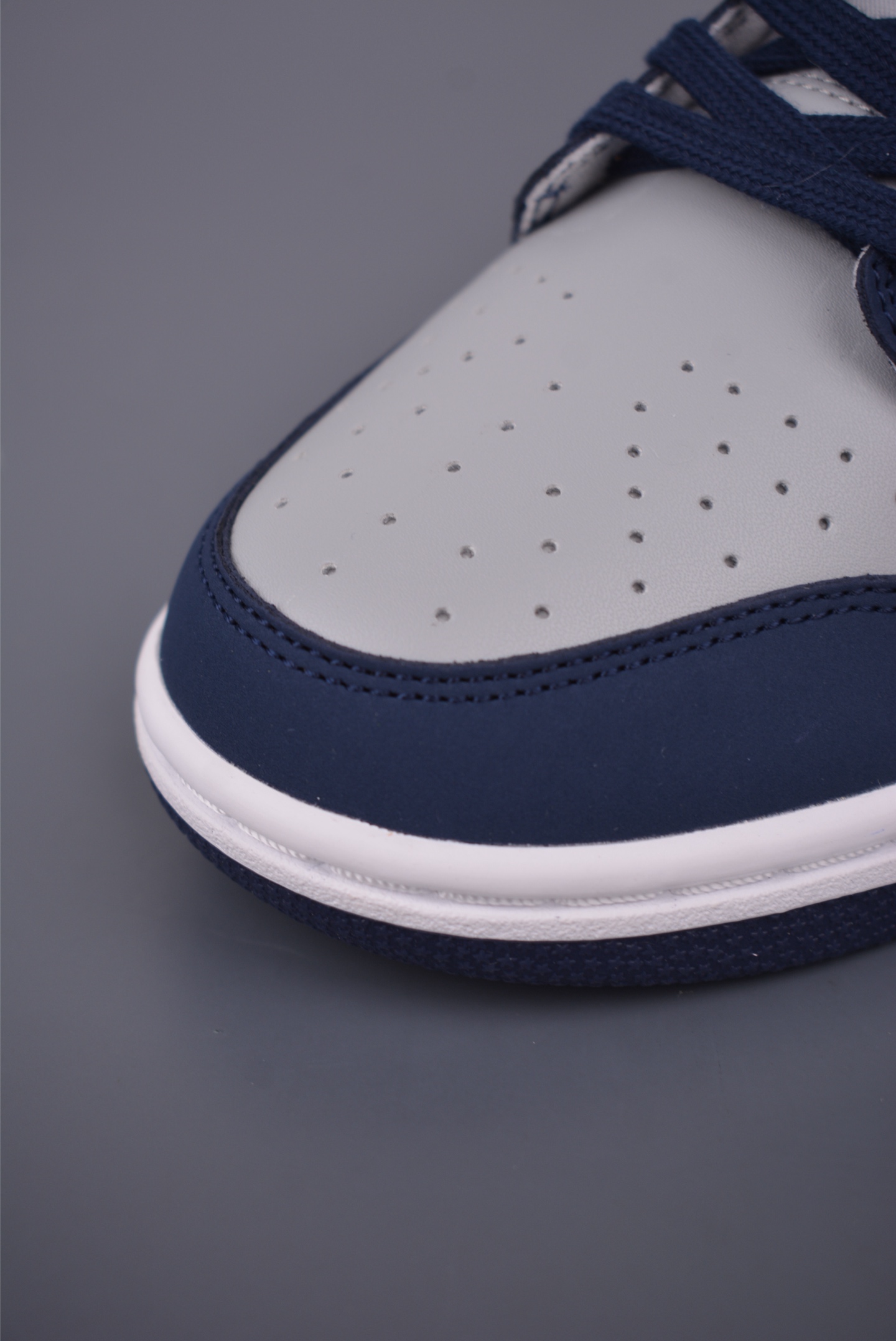 Nike SB Dunk Low Top Sneakers: Original Material, Unique Style & Comfort 7 i1755561772970 6774 0 5
