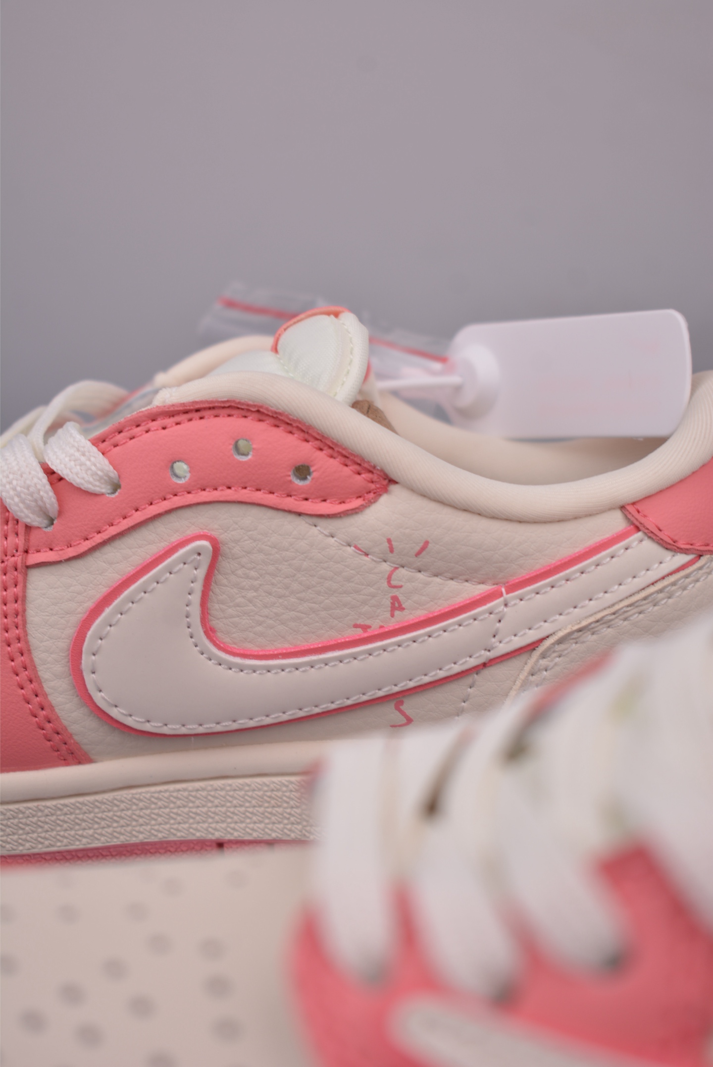 Fragment x Travis Scott x Labubu Air Jordan 1 Low 三方联名倒钩 XB1575-020