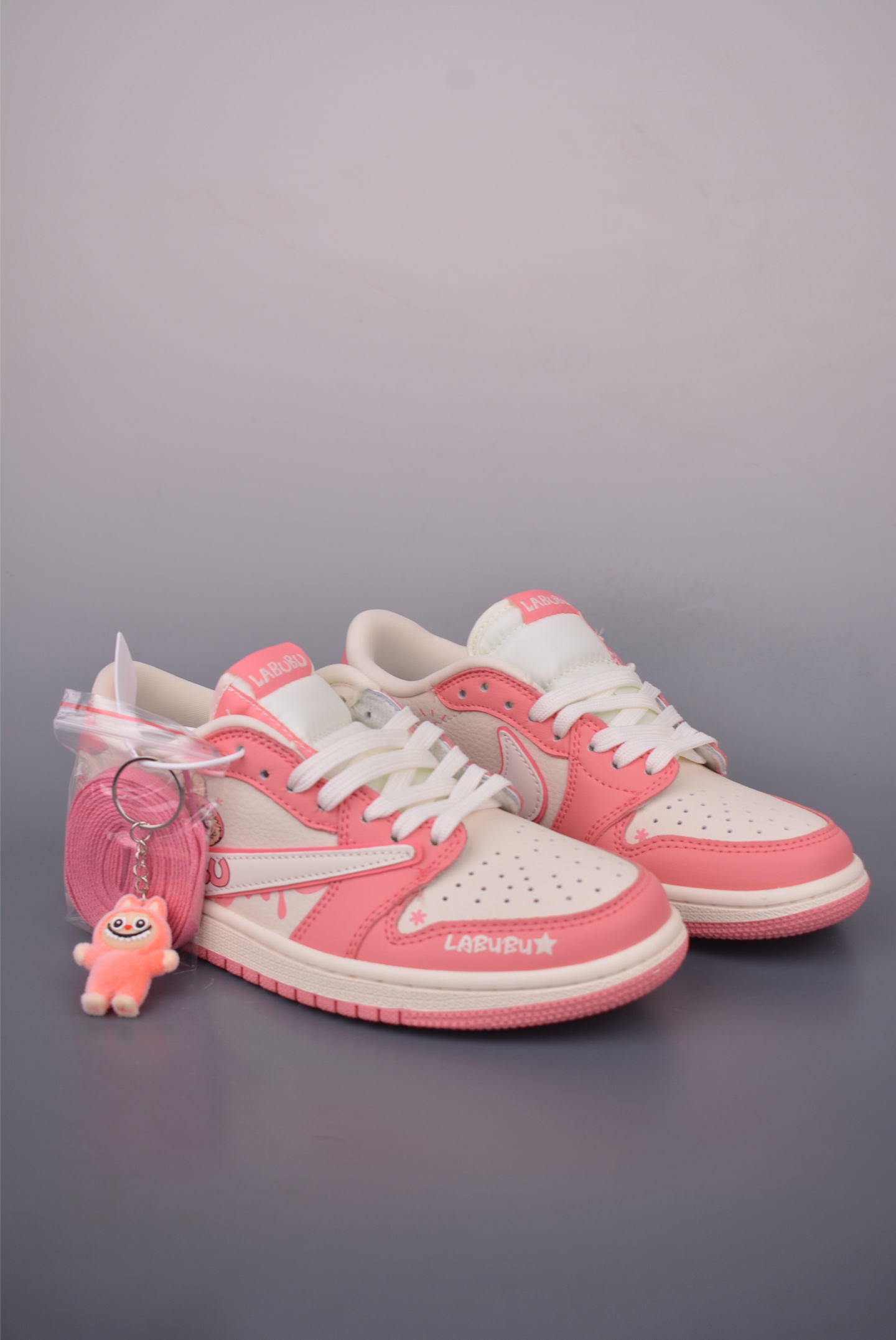Fragment x Travis Scott x Labubu Air Jordan 1 Low 三方联名倒钩 XB1575-020