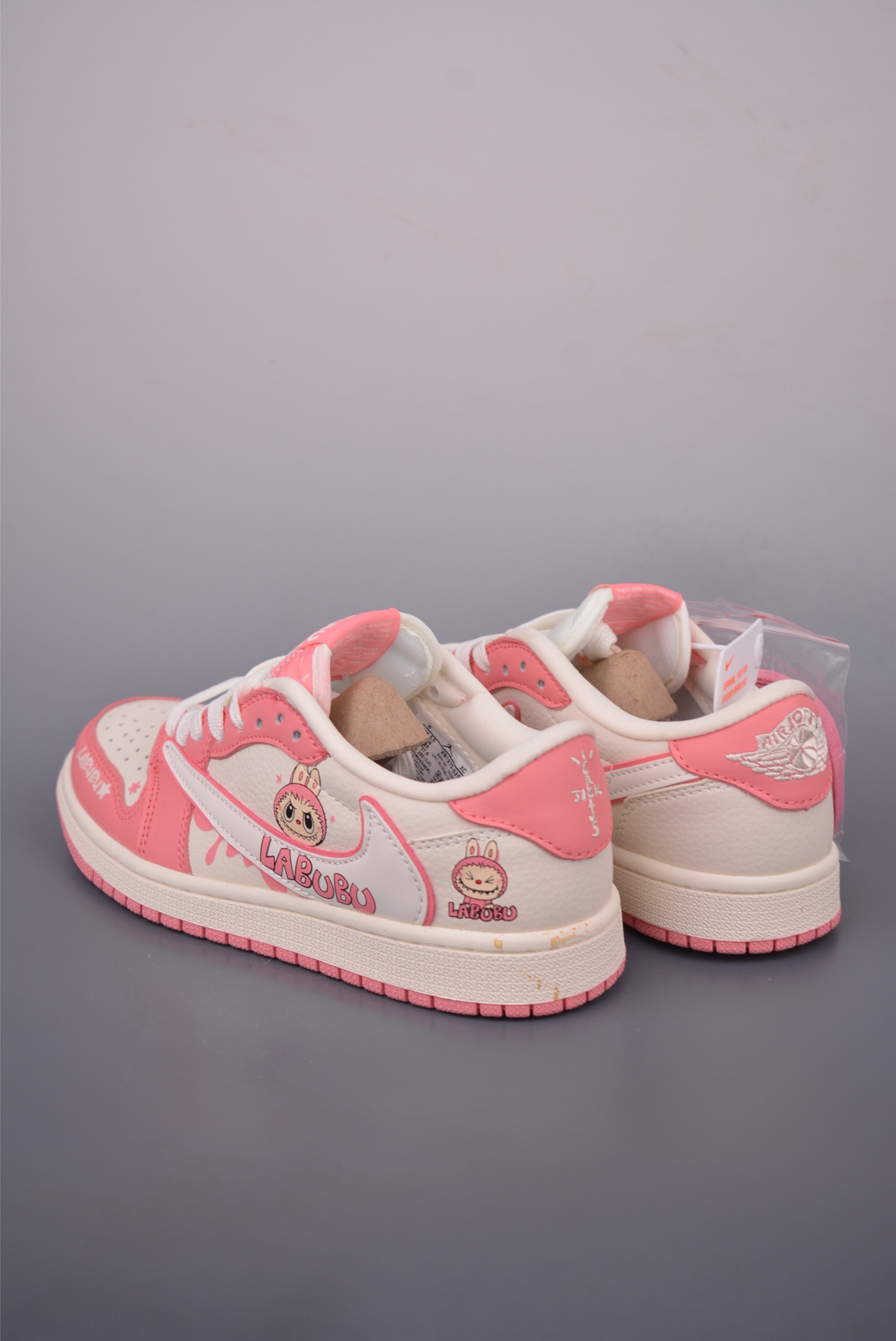 Fragment x Travis Scott x Labubu Air Jordan 1 Low 三方联名倒钩 XB1575-020